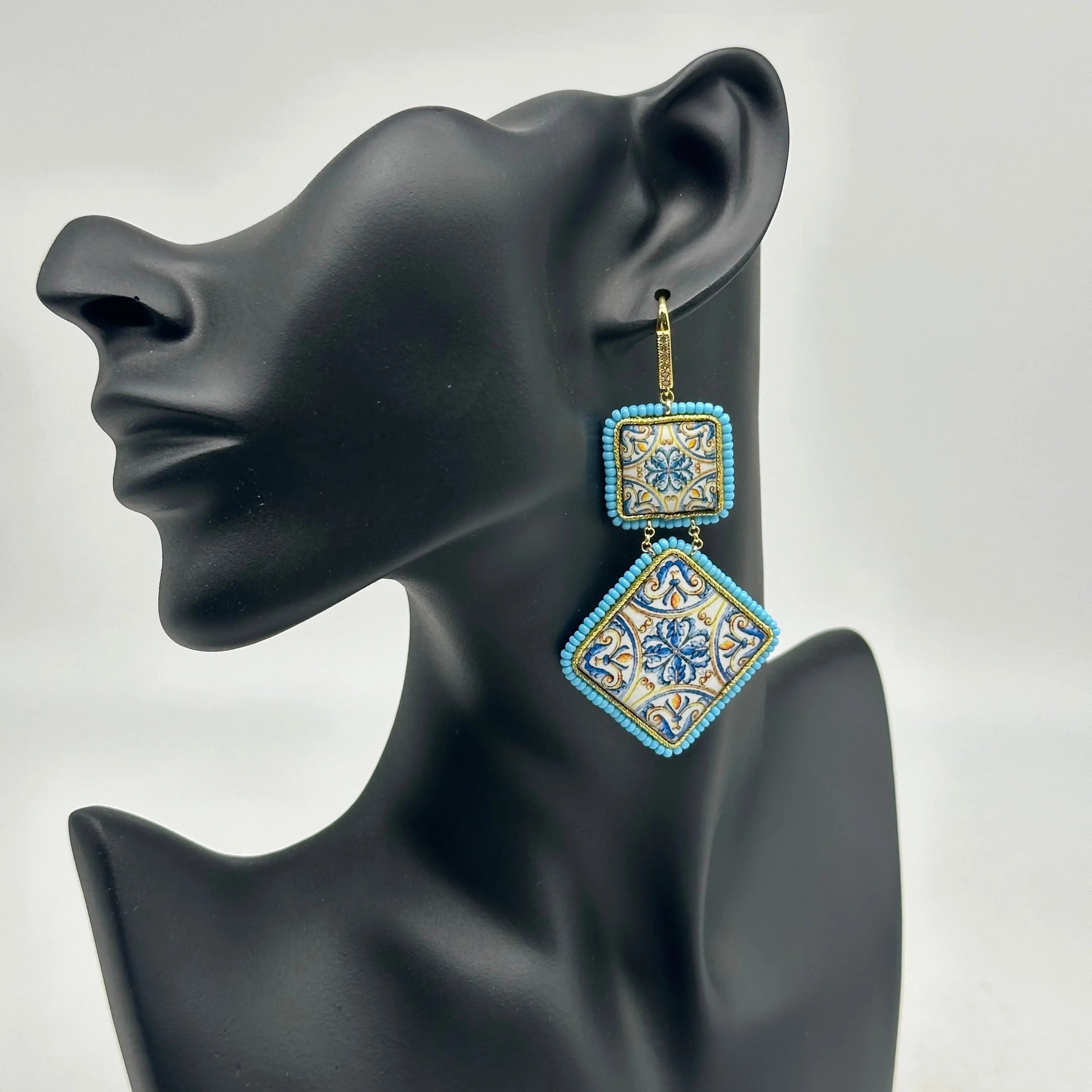 Orecchini Piastrella Ceramica di Caltagirone, cornice celeste DD Ceramiche Siciliane