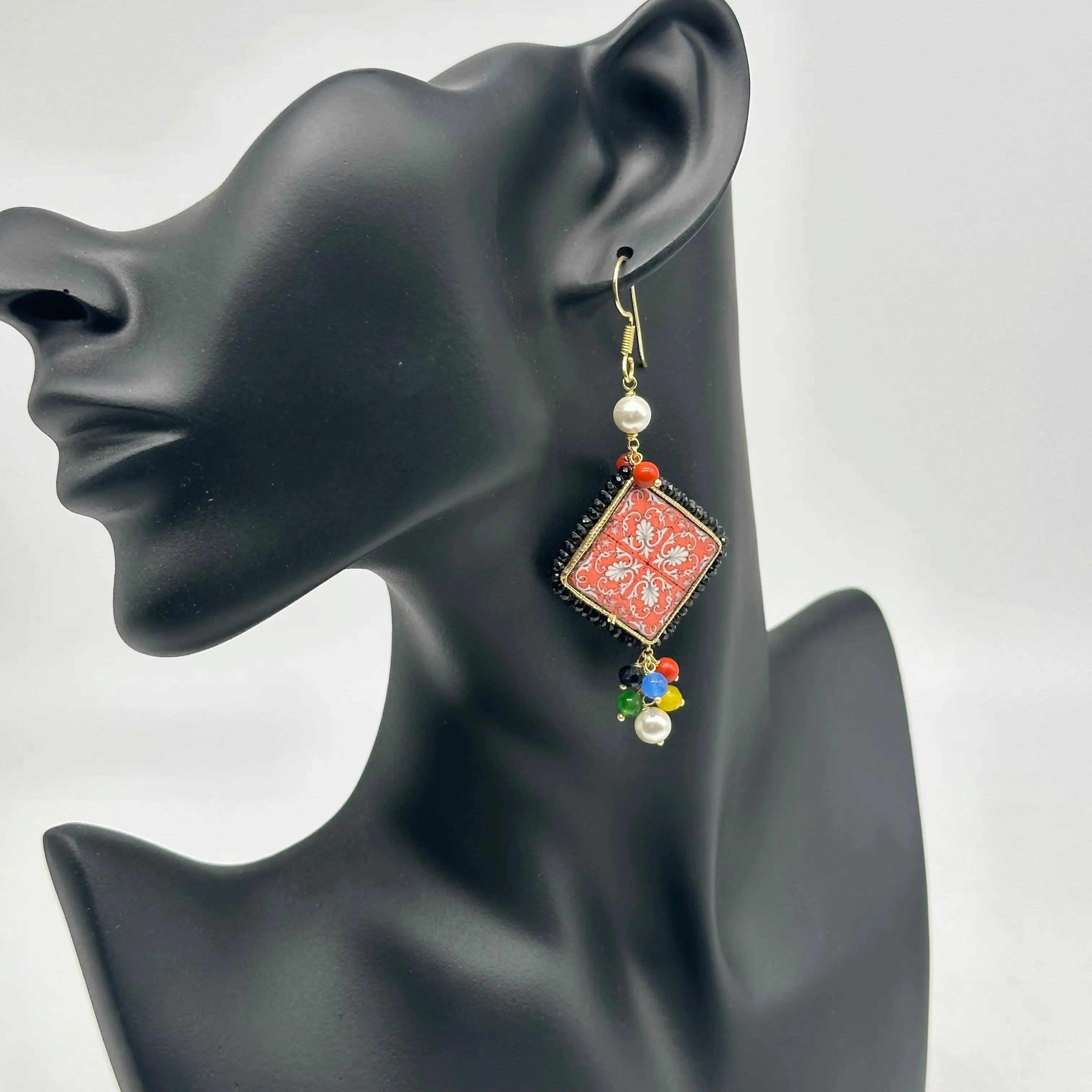 5 Orecchini Piastrella Ceramica di Caltagirone, cornice nero, pietre, perle V.1 DD CERAMICHE SICILIANE