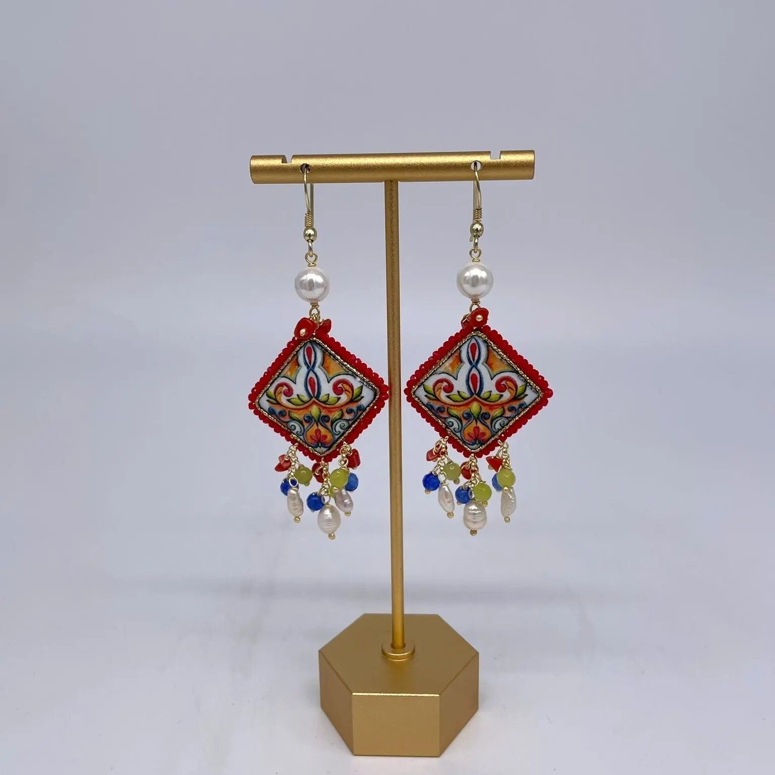 Orecchini Piastrella Ceramica di Caltagirone, cornice rosso, pietre, perle, corallo - DD CERAMICHE SICILIANE