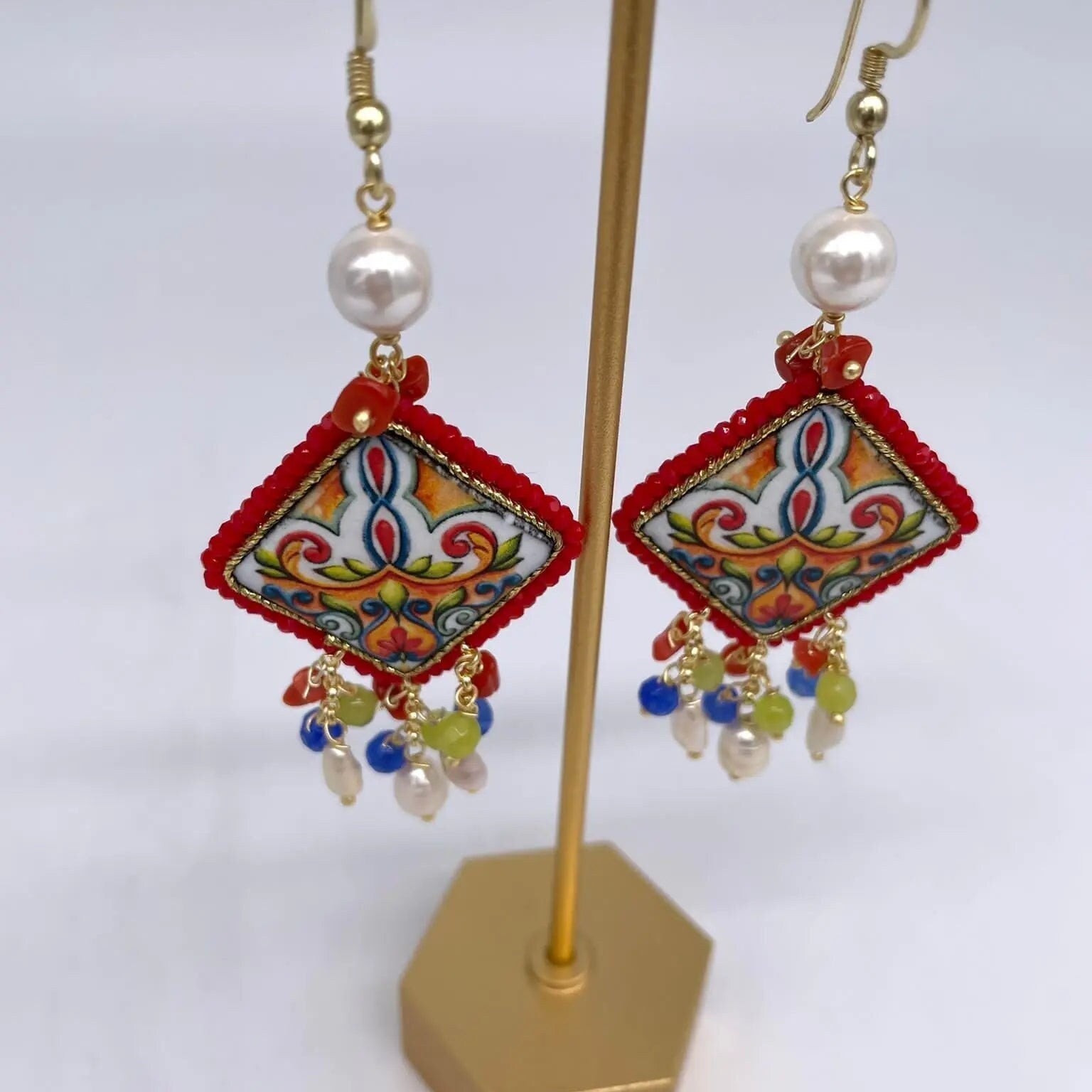 Orecchini Piastrella Ceramica di Caltagirone, cornice rosso, pietre, perle, corallo - DD CERAMICHE SICILIANE