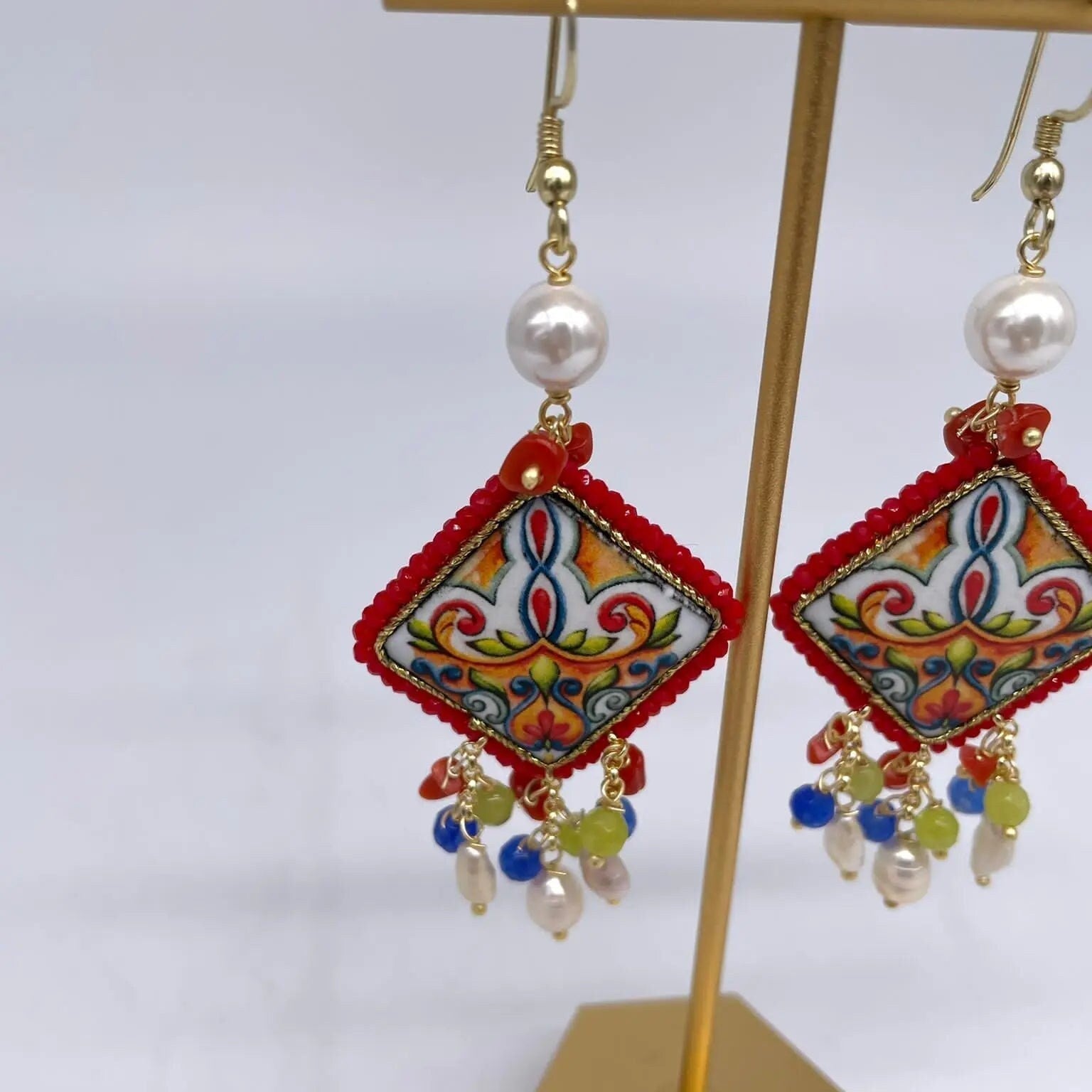 Orecchini Piastrella Ceramica di Caltagirone, cornice rosso, pietre, perle, corallo - DD CERAMICHE SICILIANE