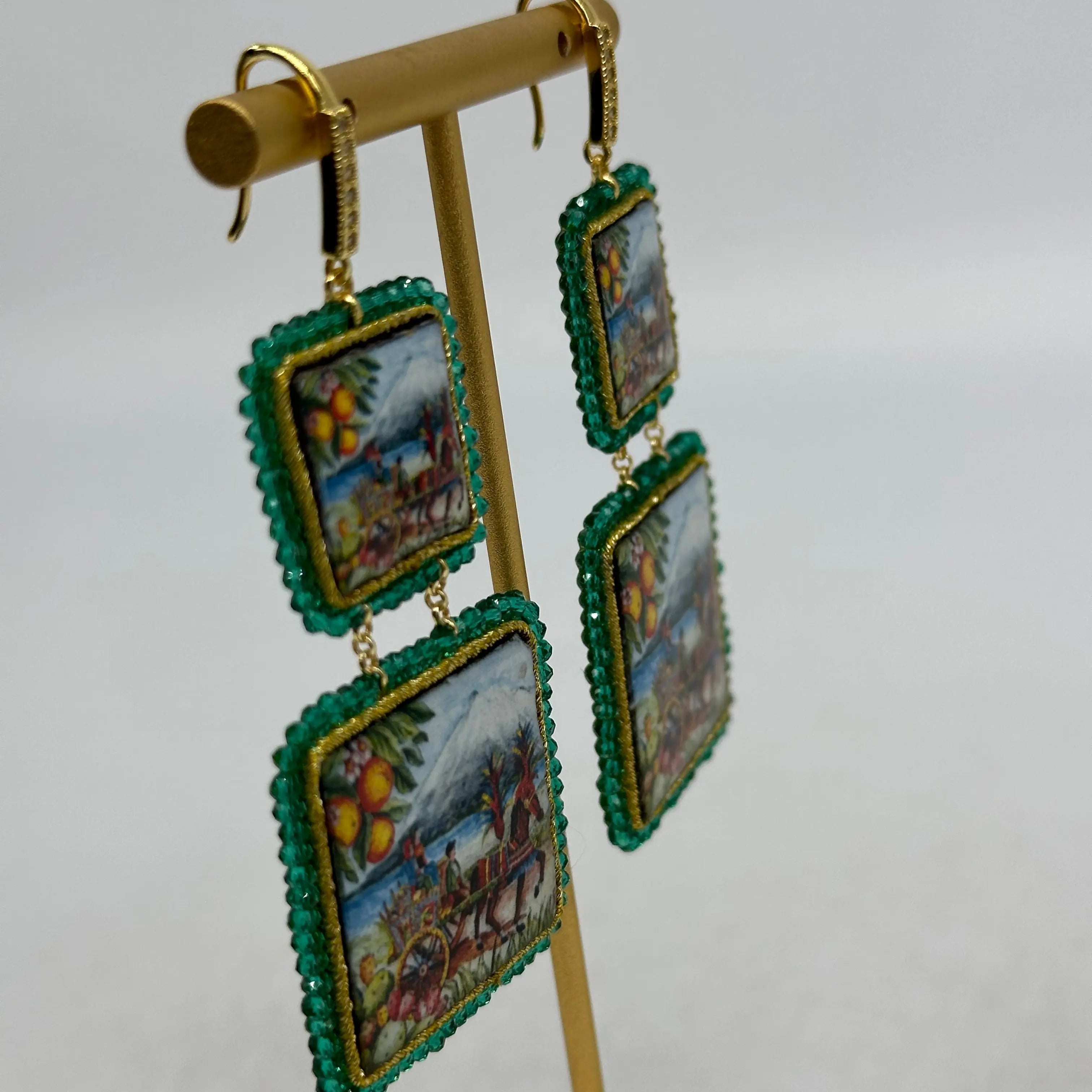 Orecchini Piastrella Ceramica di Caltagirone, cornice verde, pietre, perle V.8 DD CERAMICHE SICILIANE