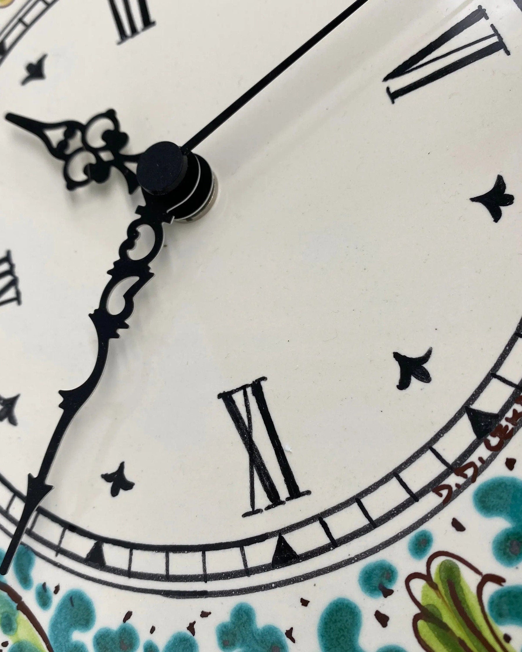 Orologio da Parete Ceramica Caltagirone Quadrato dipinto a mano Lato 30cm Decoro n.1 DD CERAMICHE SICILIANE