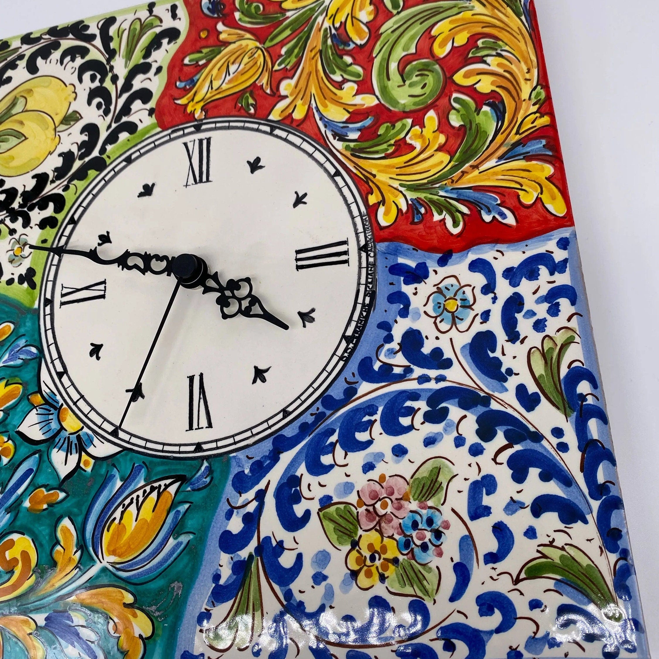 Orologio da Parete Ceramica Caltagirone Quadrato dipinto a mano Lato 30cm Decoro n.3 DD CERAMICHE SICILIANE