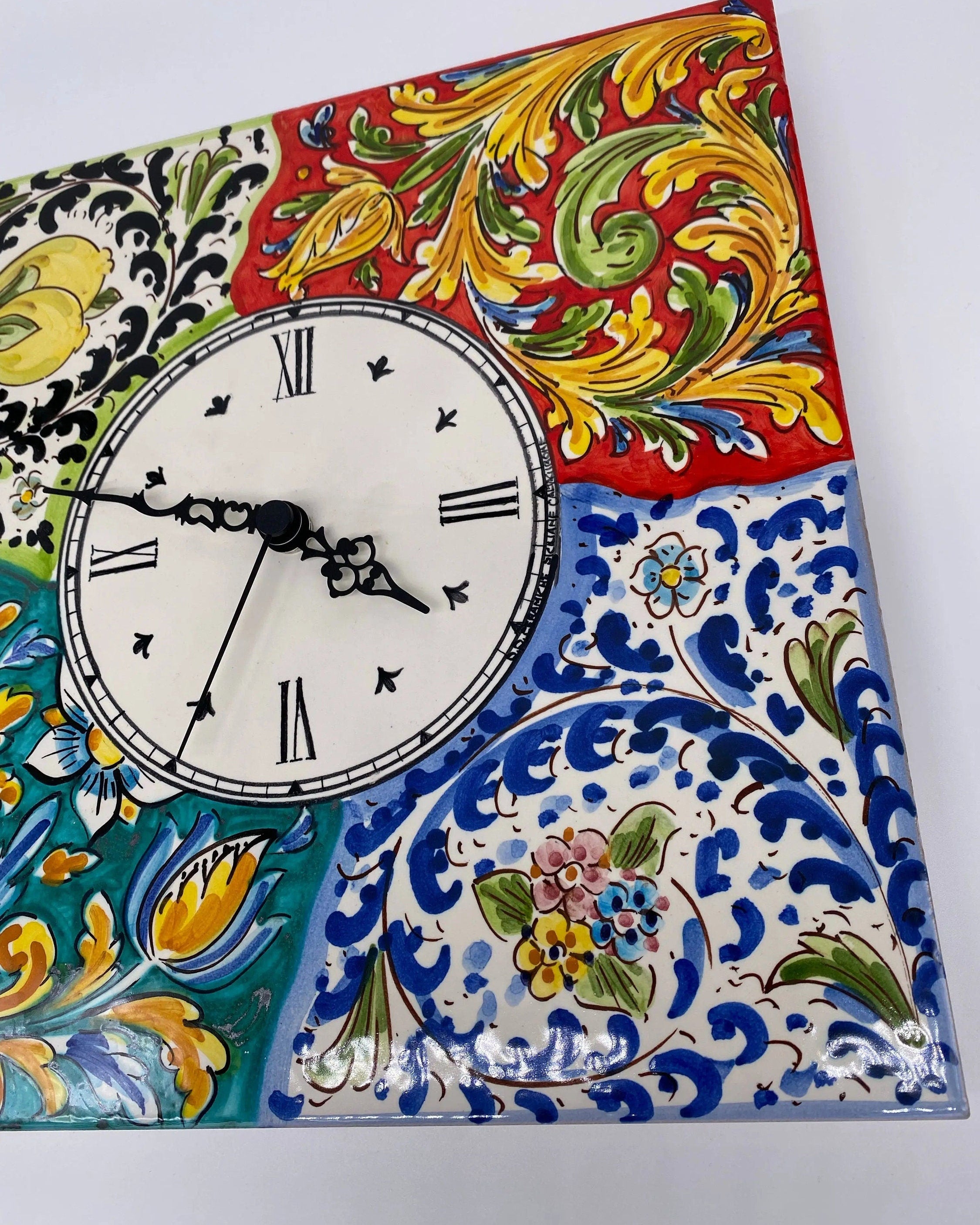 Orologio da Parete Ceramica Caltagirone Quadrato dipinto a mano Lato 30cm Decoro n.3 DD CERAMICHE SICILIANE