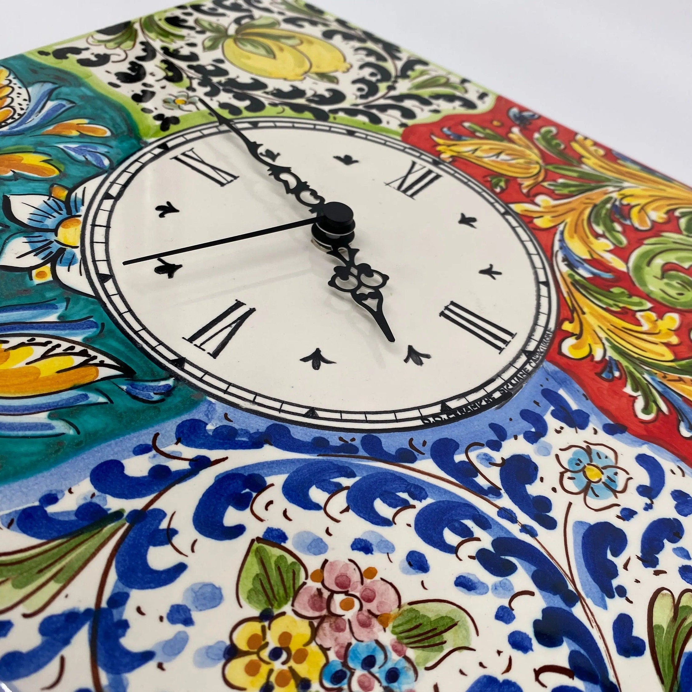 Orologio da Parete Ceramica Caltagirone Quadrato dipinto a mano Lato 30cm Decoro n.3 DD CERAMICHE SICILIANE