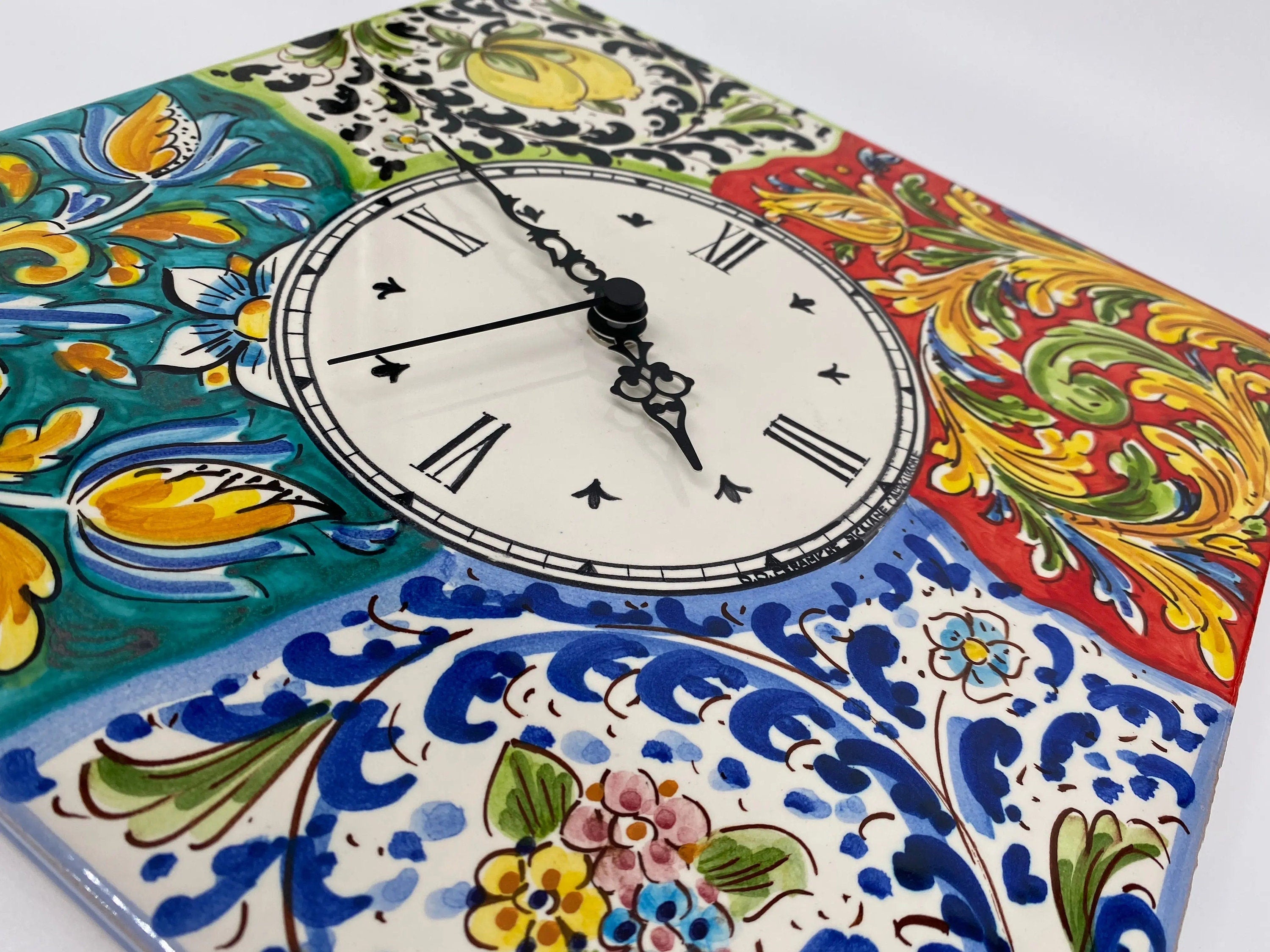 Orologio da Parete Ceramica Caltagirone Quadrato dipinto a mano Lato 30cm Decoro n.3 DD CERAMICHE SICILIANE