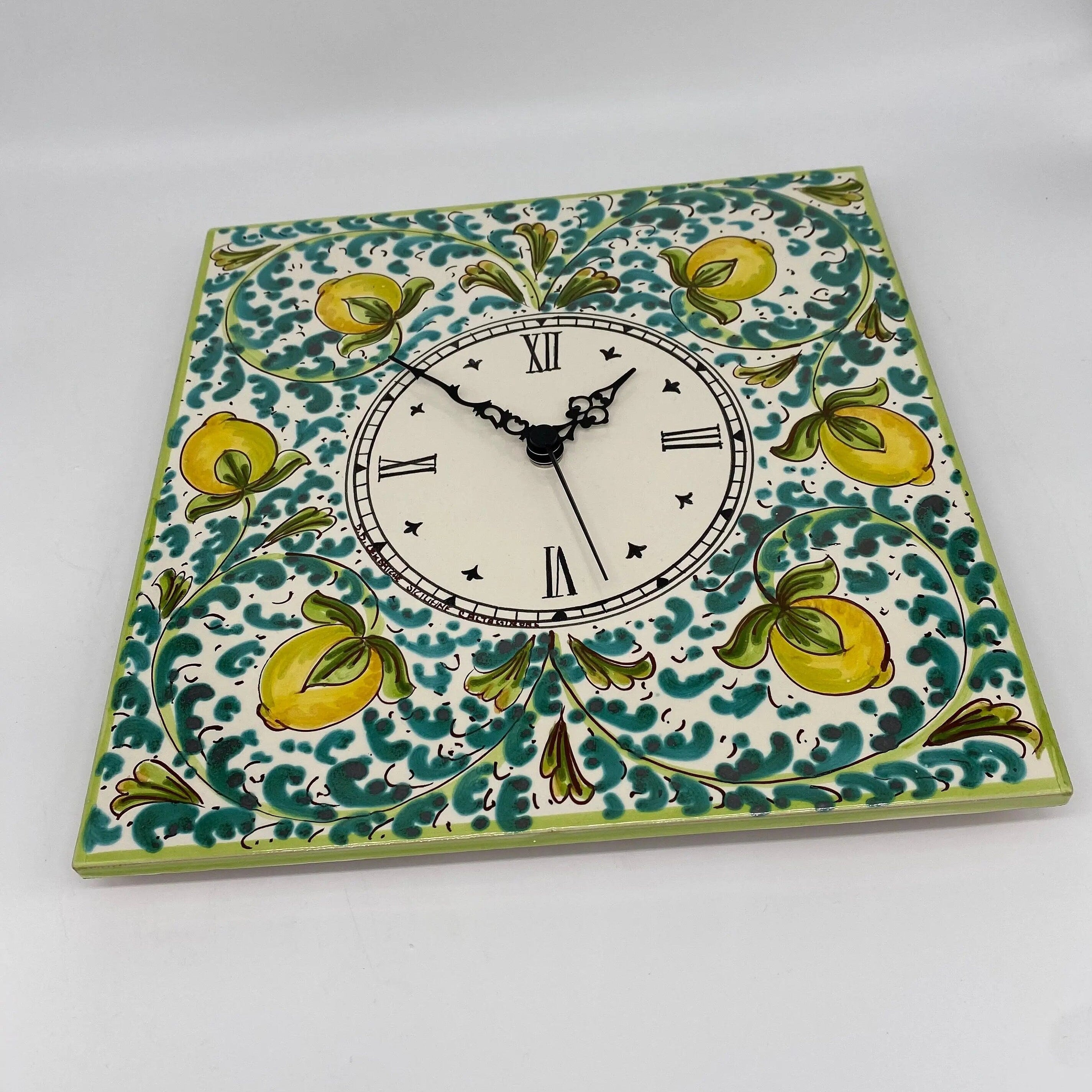 Orologio da Parete Ceramica Caltagirone Quadrato dipinto a mano Lato 30cm Decoro n.1 DD CERAMICHE SICILIANE