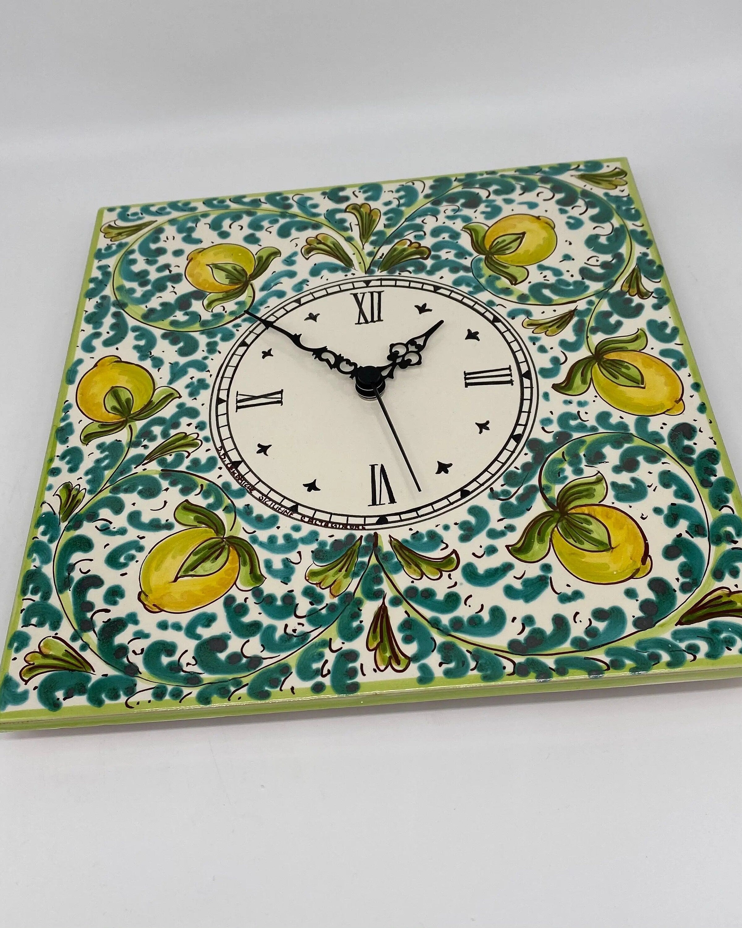 Orologio da Parete Ceramica Caltagirone Quadrato dipinto a mano Lato 30cm Decoro n.1 DD CERAMICHE SICILIANE