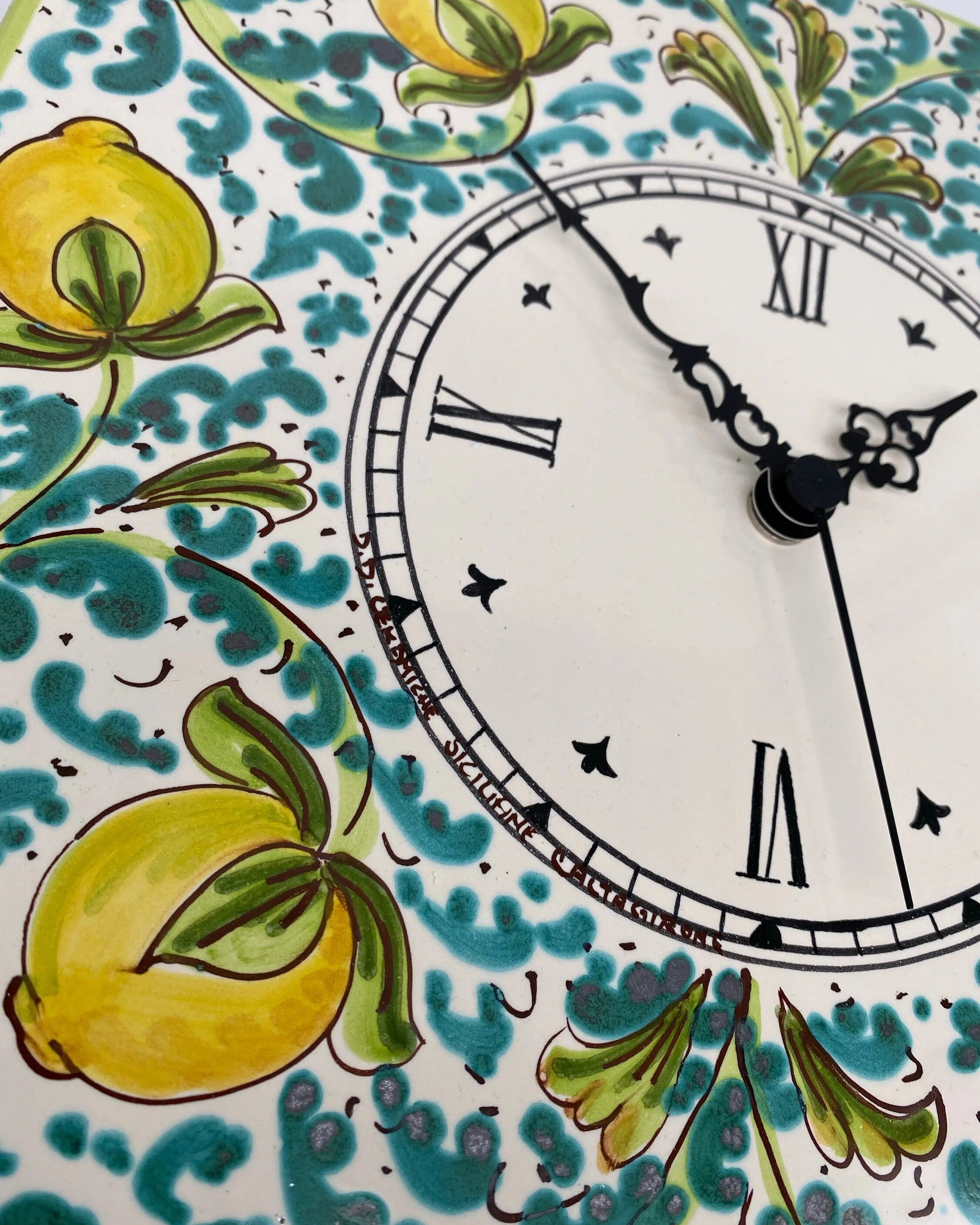 Orologio da Parete Ceramica Caltagirone Quadrato dipinto a mano Lato 30cm Decoro n.1 DD CERAMICHE SICILIANE
