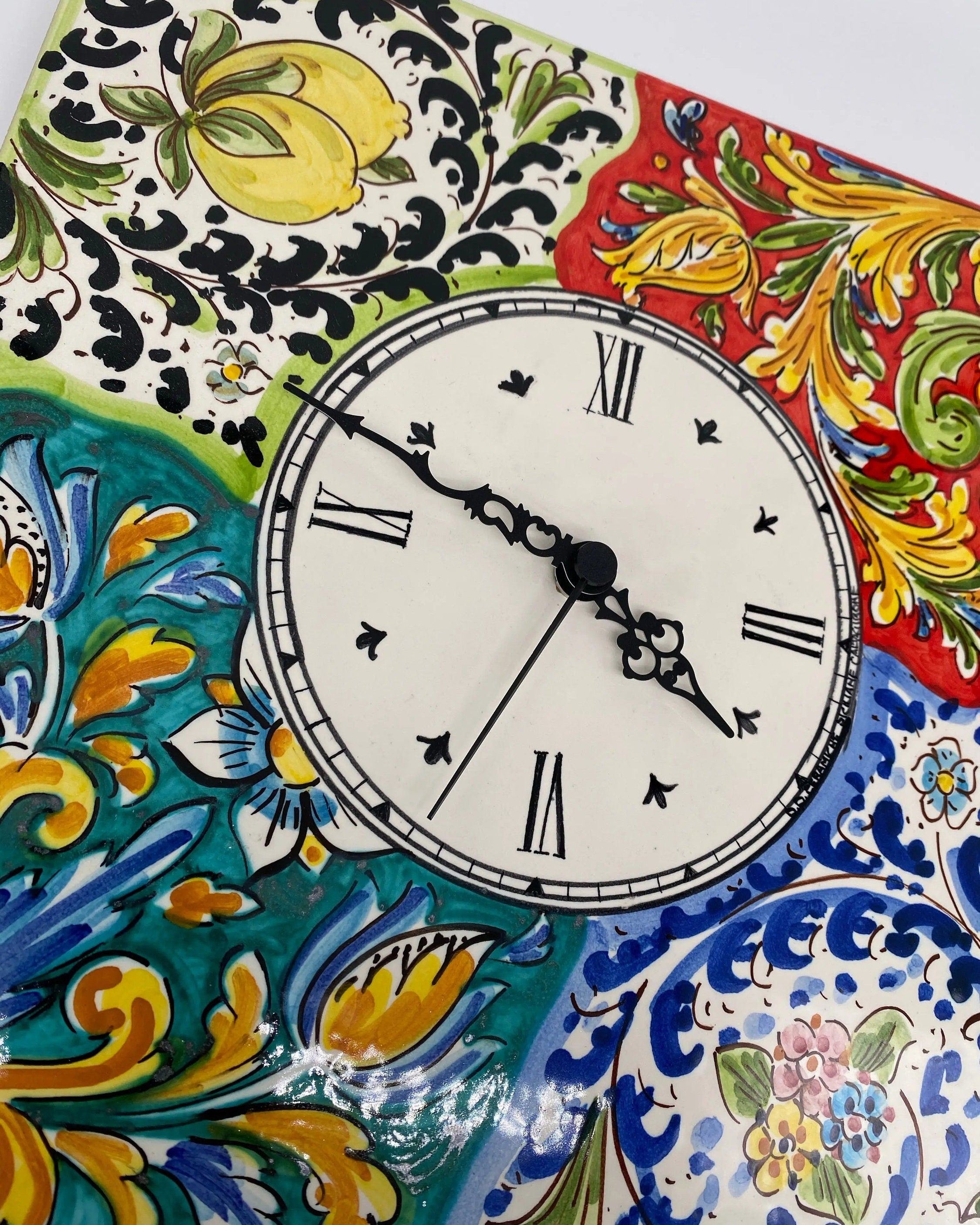 Orologio da Parete Ceramica Caltagirone Quadrato dipinto a mano Lato 30cm Decoro n.3 DD CERAMICHE SICILIANE