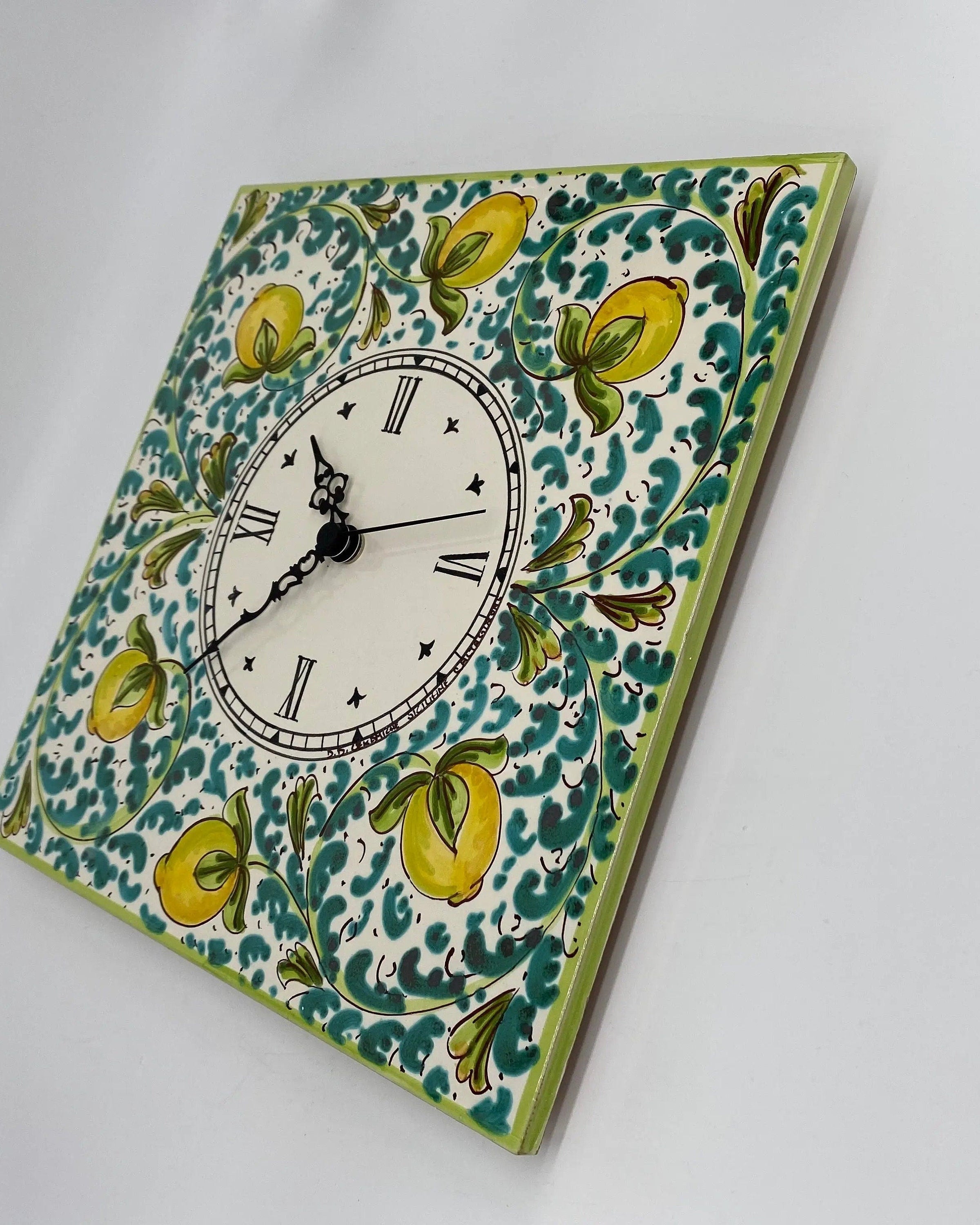 Orologio da Parete Ceramica Caltagirone Quadrato dipinto a mano Lato 30cm Decoro n.1 DD CERAMICHE SICILIANE