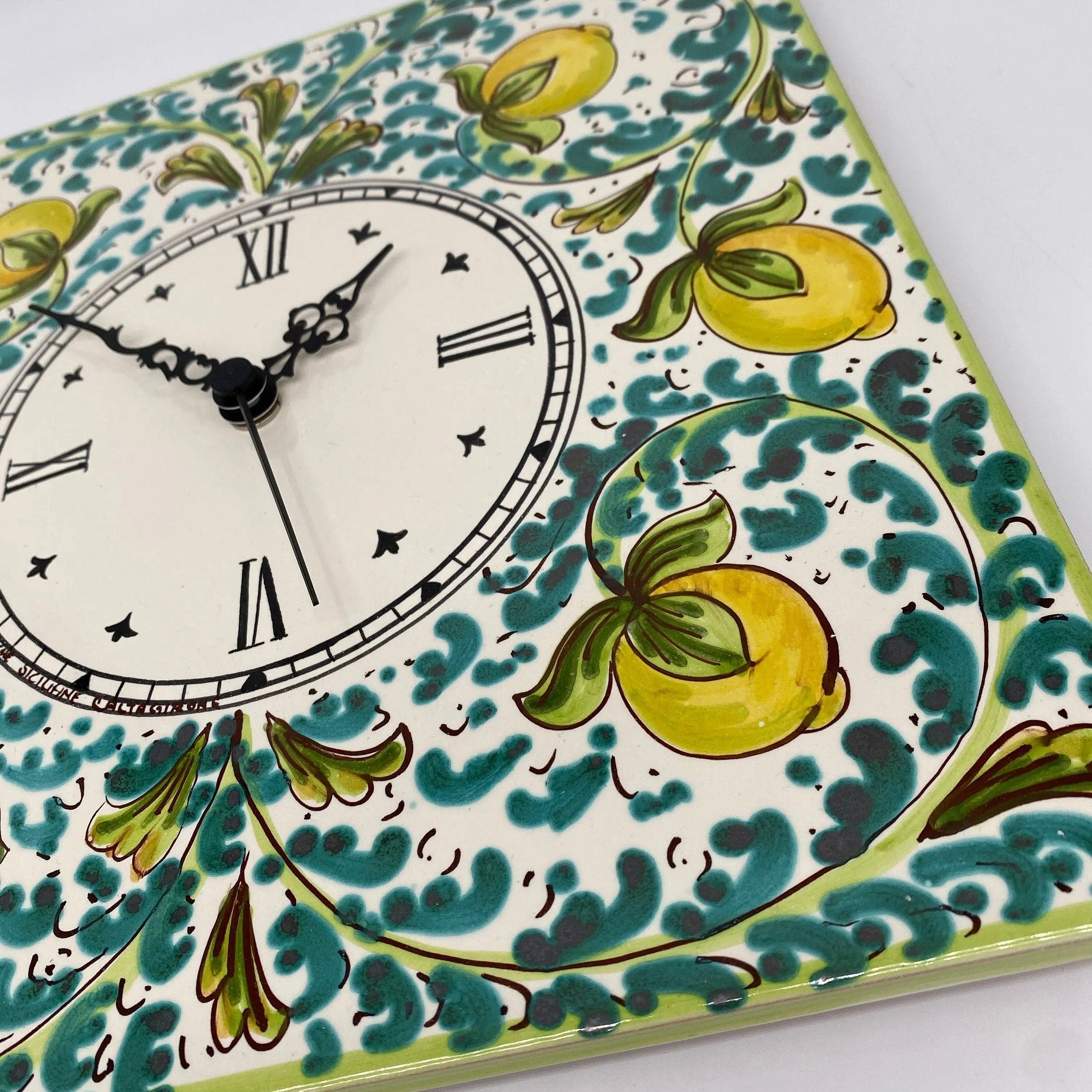 Orologio da Parete Ceramica Caltagirone Quadrato dipinto a mano Lato 30cm Decoro n.1 DD CERAMICHE SICILIANE