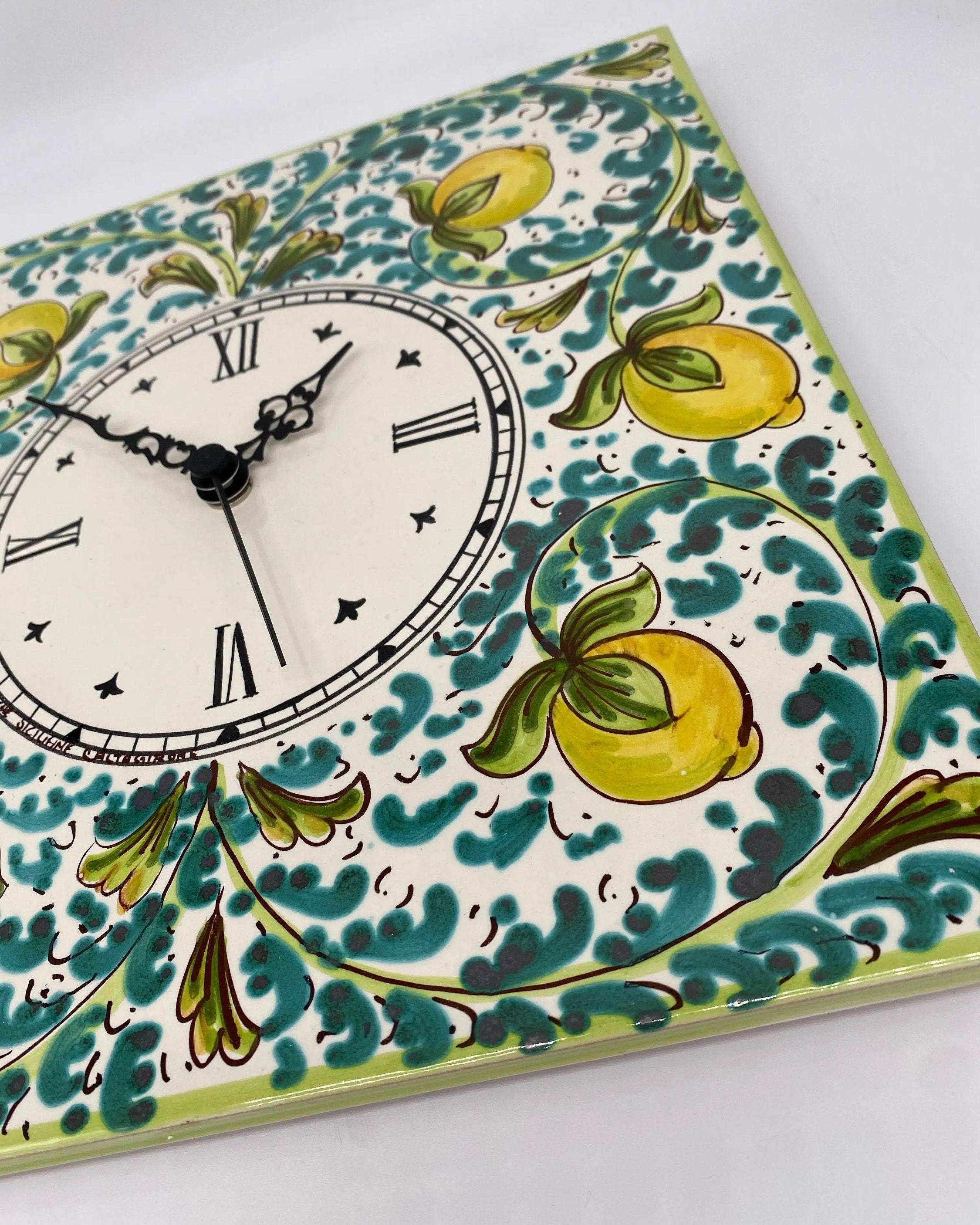 Orologio da Parete Ceramica Caltagirone Quadrato dipinto a mano Lato 30cm Decoro n.1 DD CERAMICHE SICILIANE