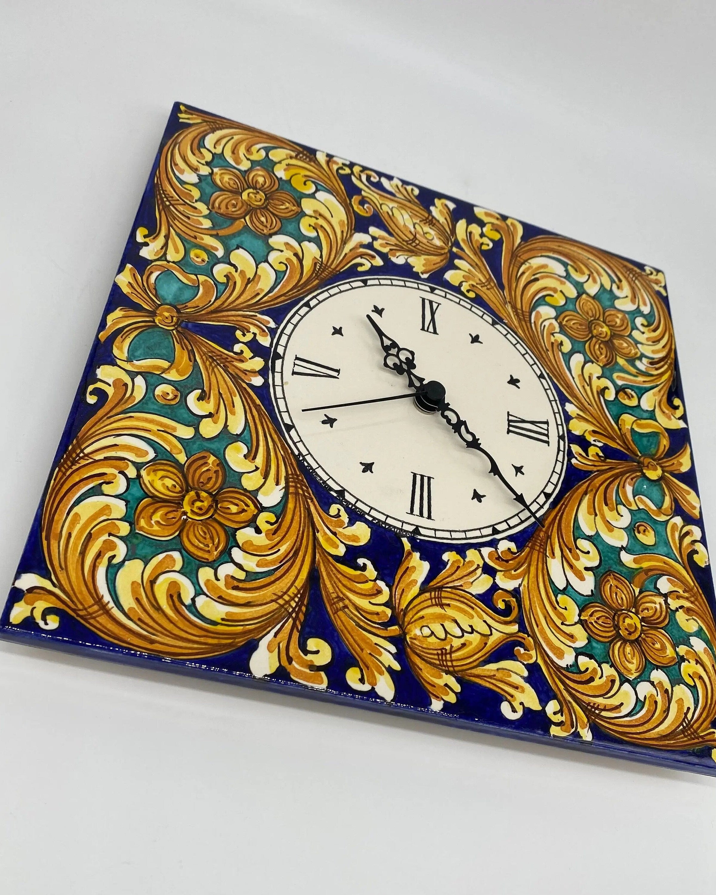 Orologio da Parete Ceramica Caltagirone Quadrato dipinto a mano Lato 30cm Decoro n.2 DD CERAMICHE SICILIANE