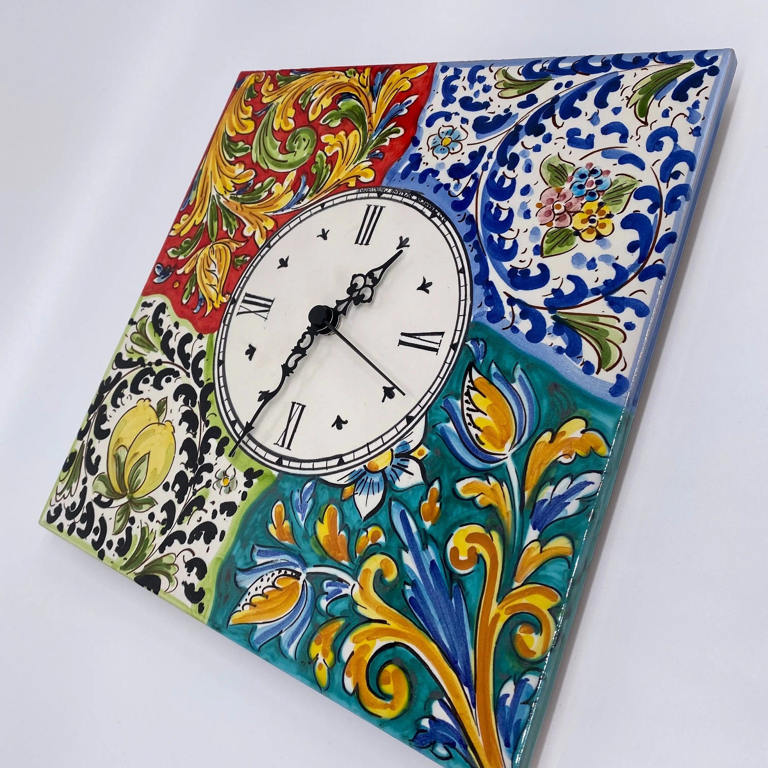 Orologio da Parete Ceramica Caltagirone Quadrato dipinto a mano Lato 30cm Decoro n.3 DD CERAMICHE SICILIANE