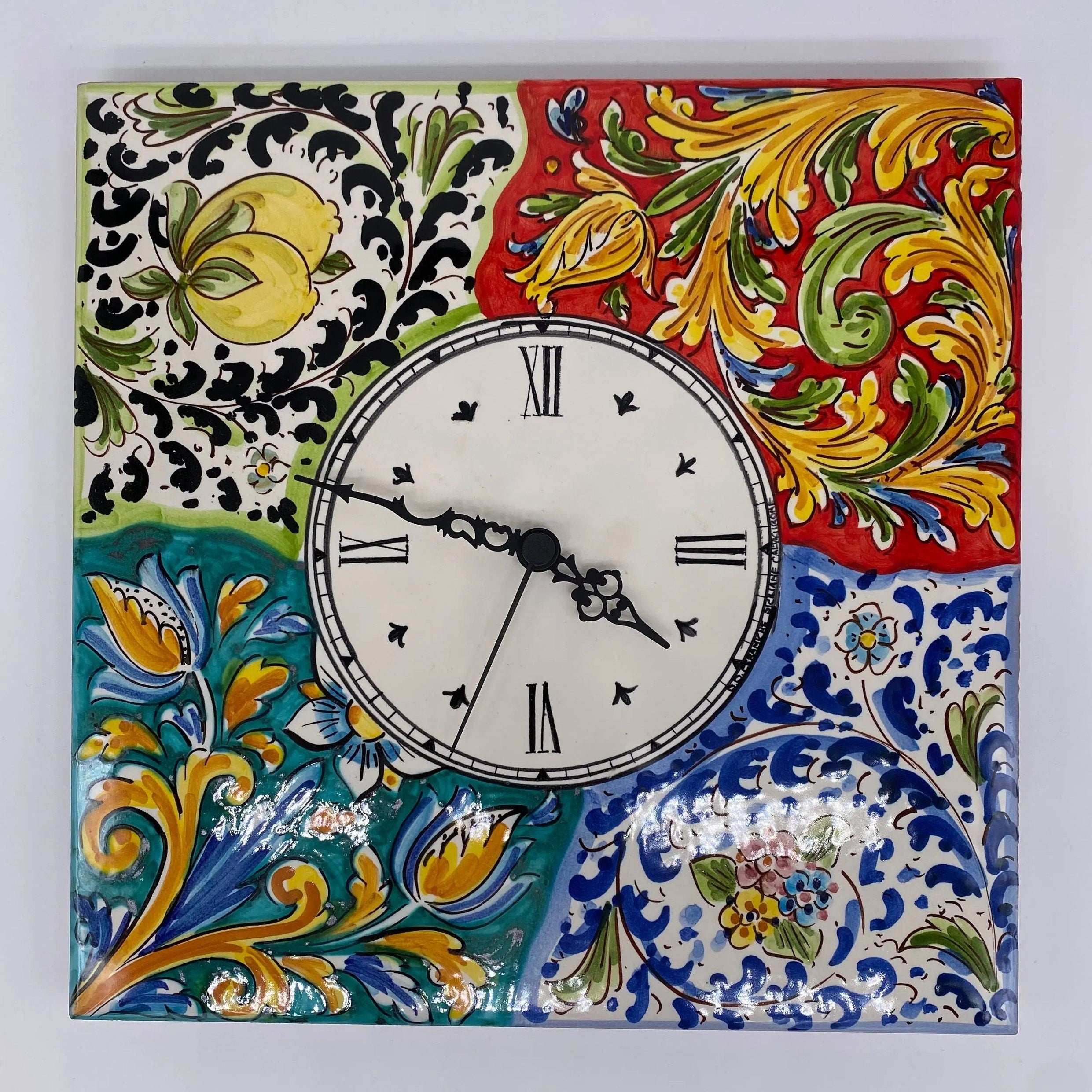Orologio da Parete Ceramica Caltagirone Quadrato dipinto a mano Lato 30cm Decoro n.3 DD CERAMICHE SICILIANE