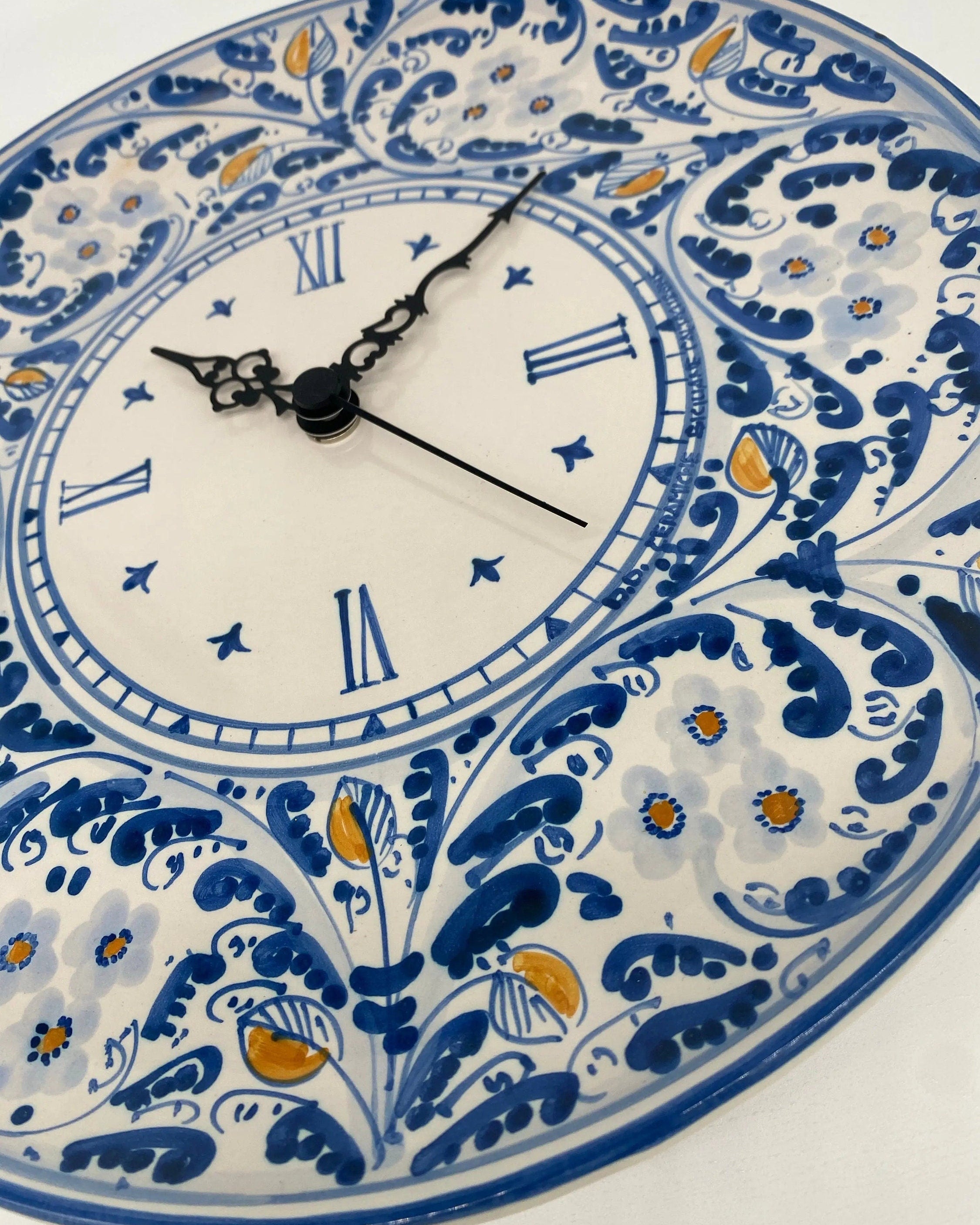 Orologio da Parete Ceramica Caltagirone Rotondo dipinto a mano cm D.30 Decoro n.2 DD CERAMICHE SICILIANE