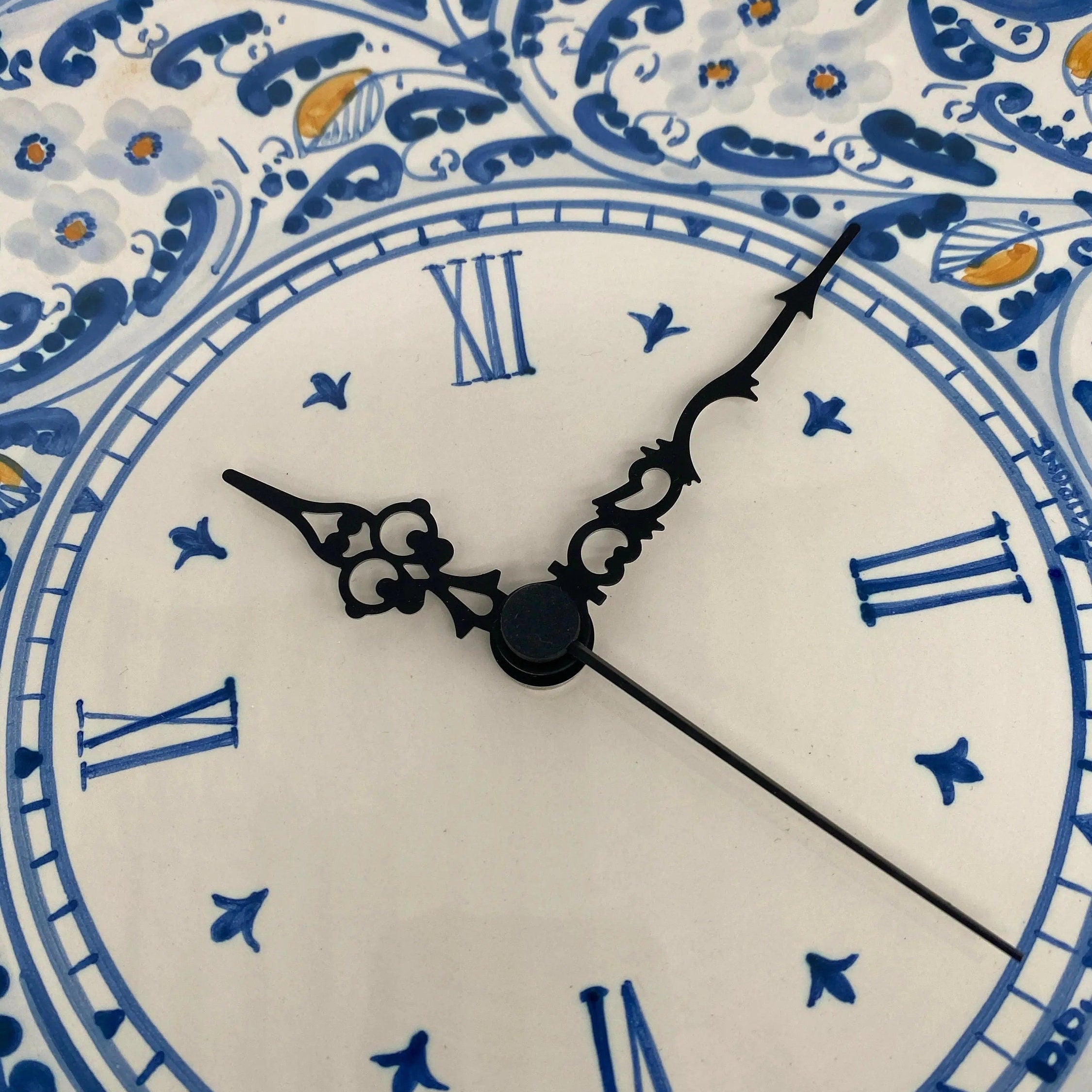 Orologio da Parete Ceramica Caltagirone Rotondo dipinto a mano cm D.30 Decoro n.2 DD CERAMICHE SICILIANE