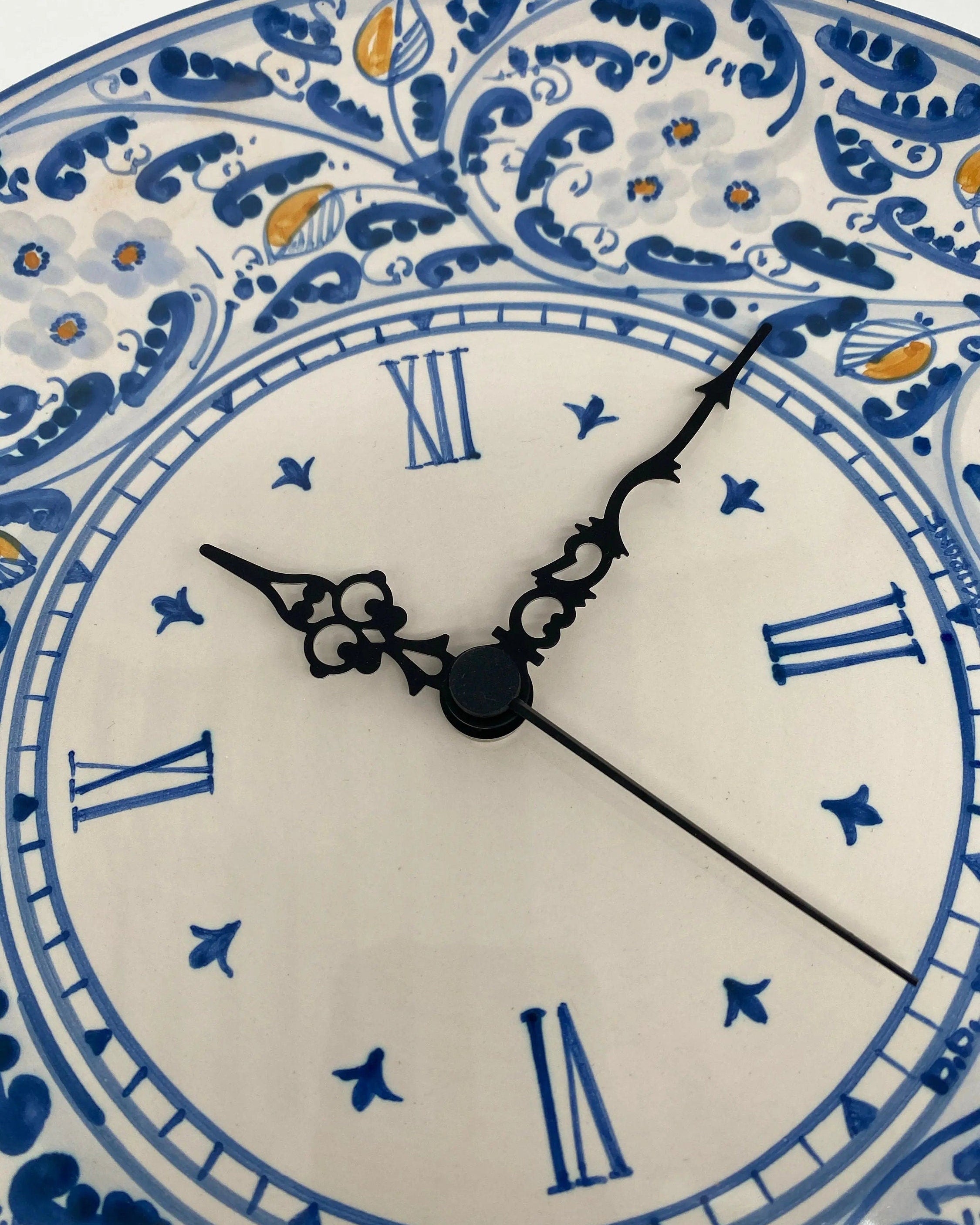 Orologio da Parete Ceramica Caltagirone Rotondo dipinto a mano cm D.30 Decoro n.2 DD CERAMICHE SICILIANE