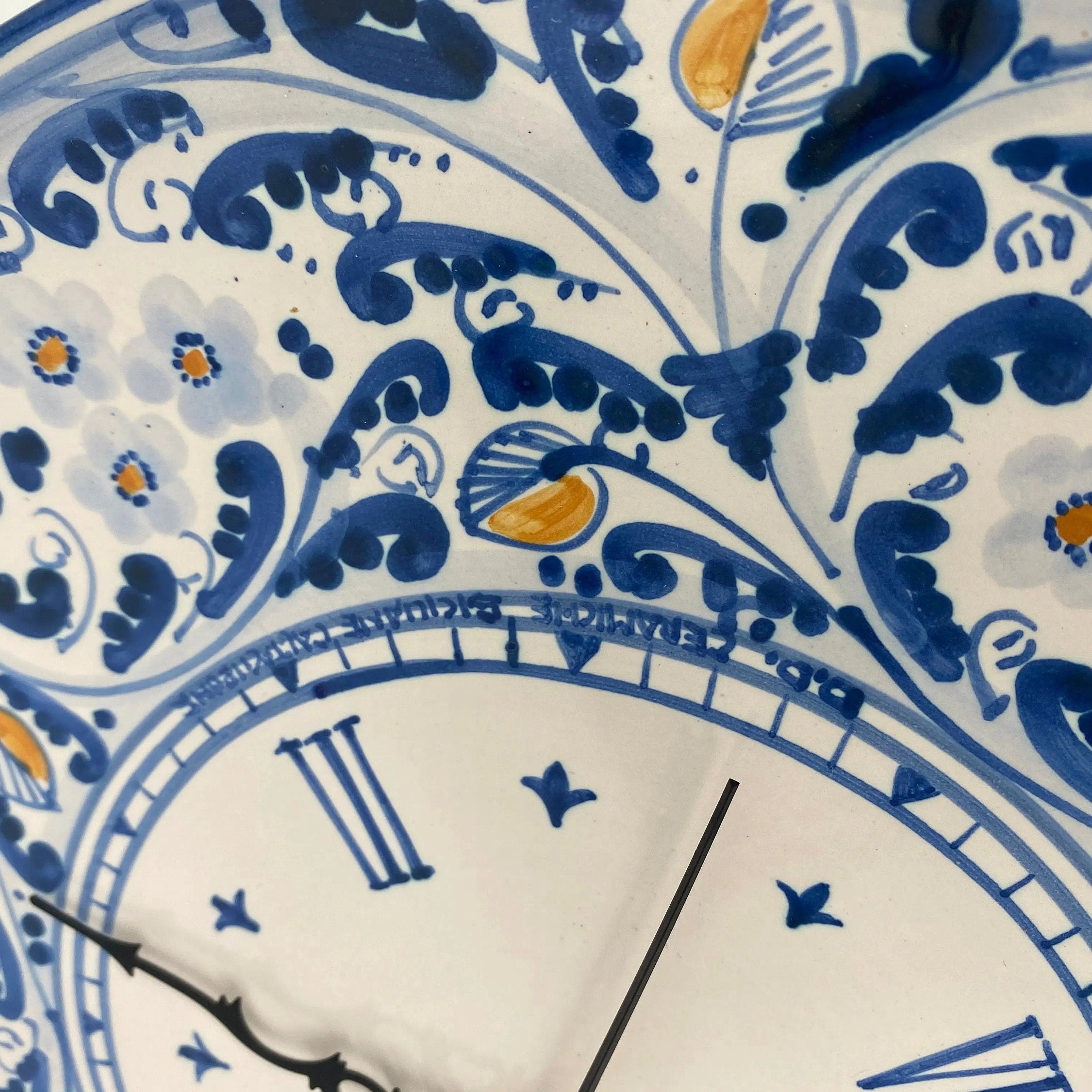 Orologio da Parete Ceramica Caltagirone Rotondo dipinto a mano cm D.30 Decoro n.2 DD CERAMICHE SICILIANE