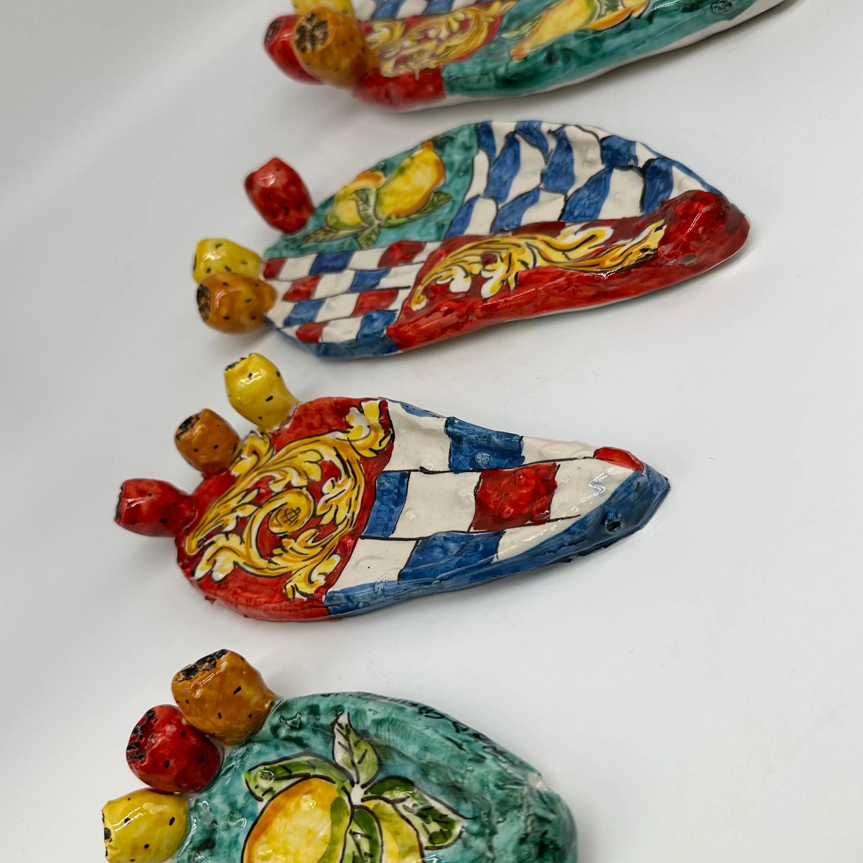 Pala di fico d’India dipinta a mano Portaoggetti Soprammobile (misure varie) DD CERAMICHE SICILIANE