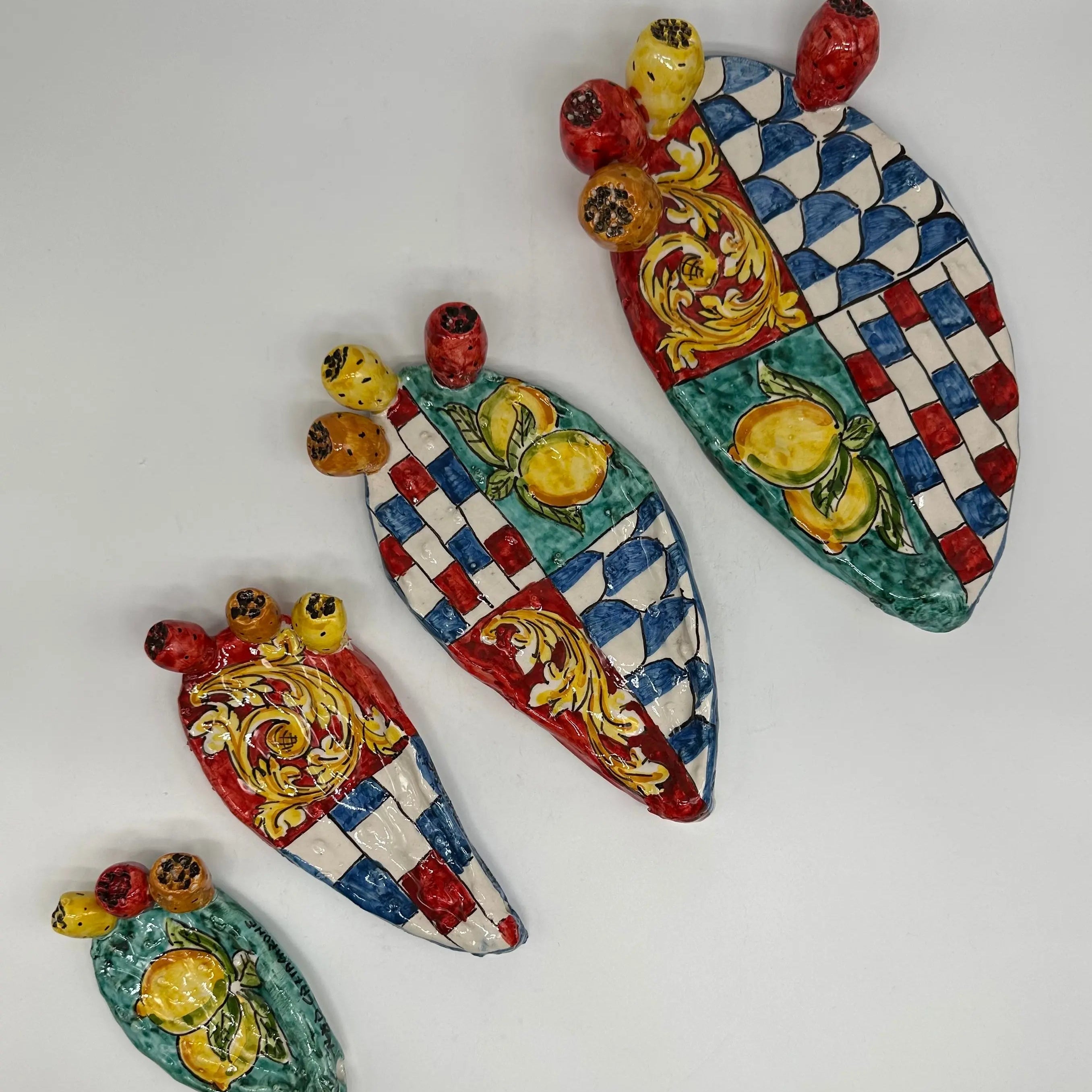Pala di fico d’India dipinta a mano Portaoggetti Soprammobile (misure varie) DD CERAMICHE SICILIANE