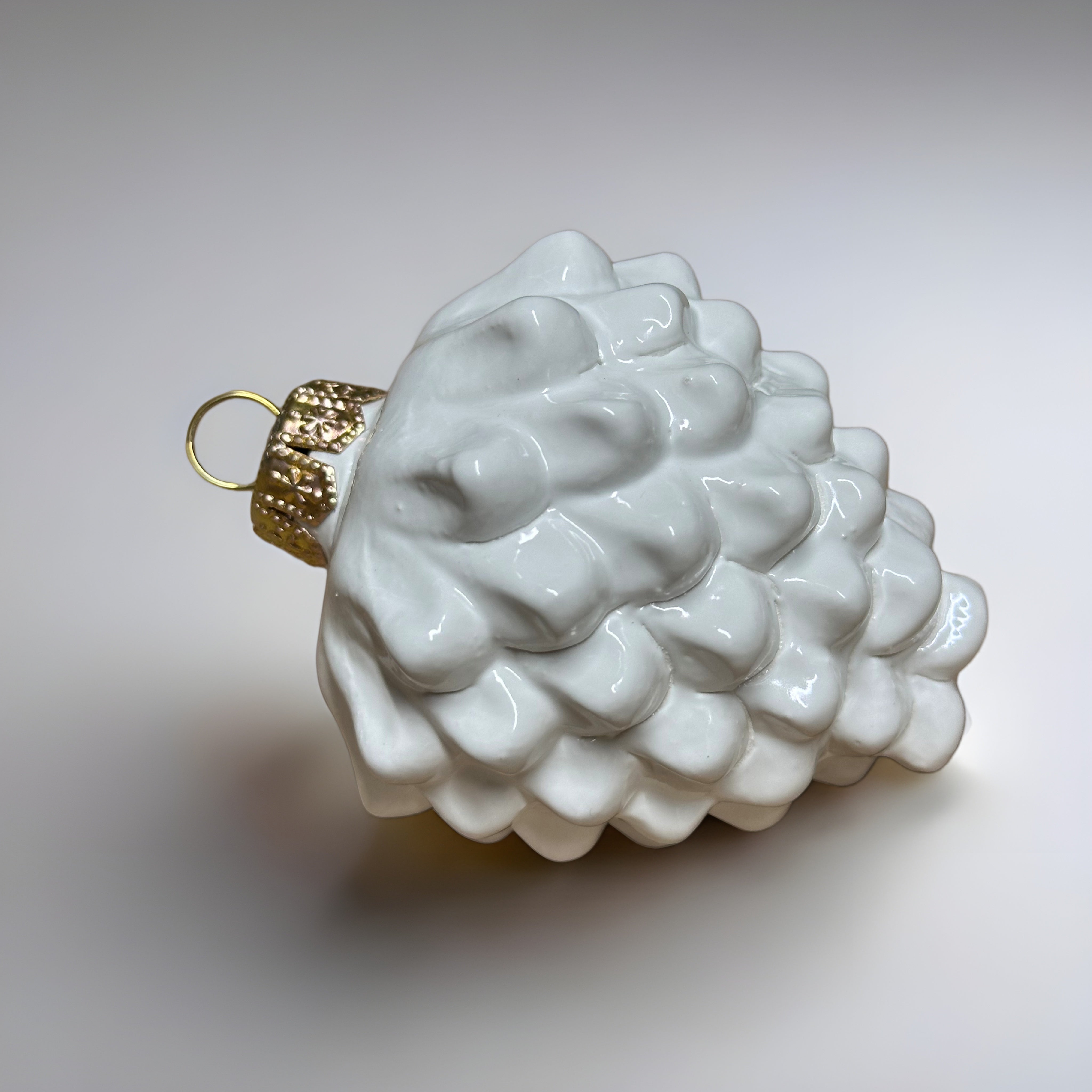 Pallina di Natale Pigna decorata a mano Ceramica di Caltagirone - Bianco - OGGETTISTICA