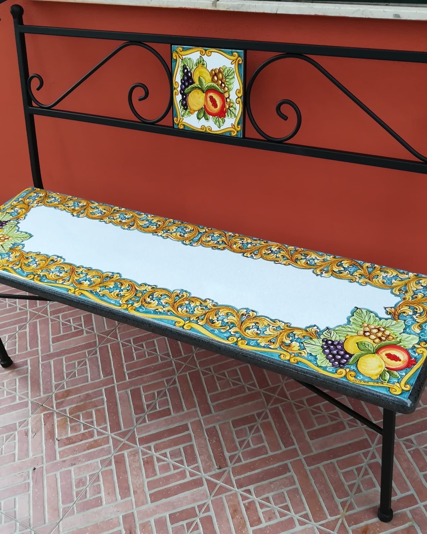 Panchina in Ferro Battuto con Pietra Lavica e Mattonella cm 20x20 Decoro Frutta - PANCHINE