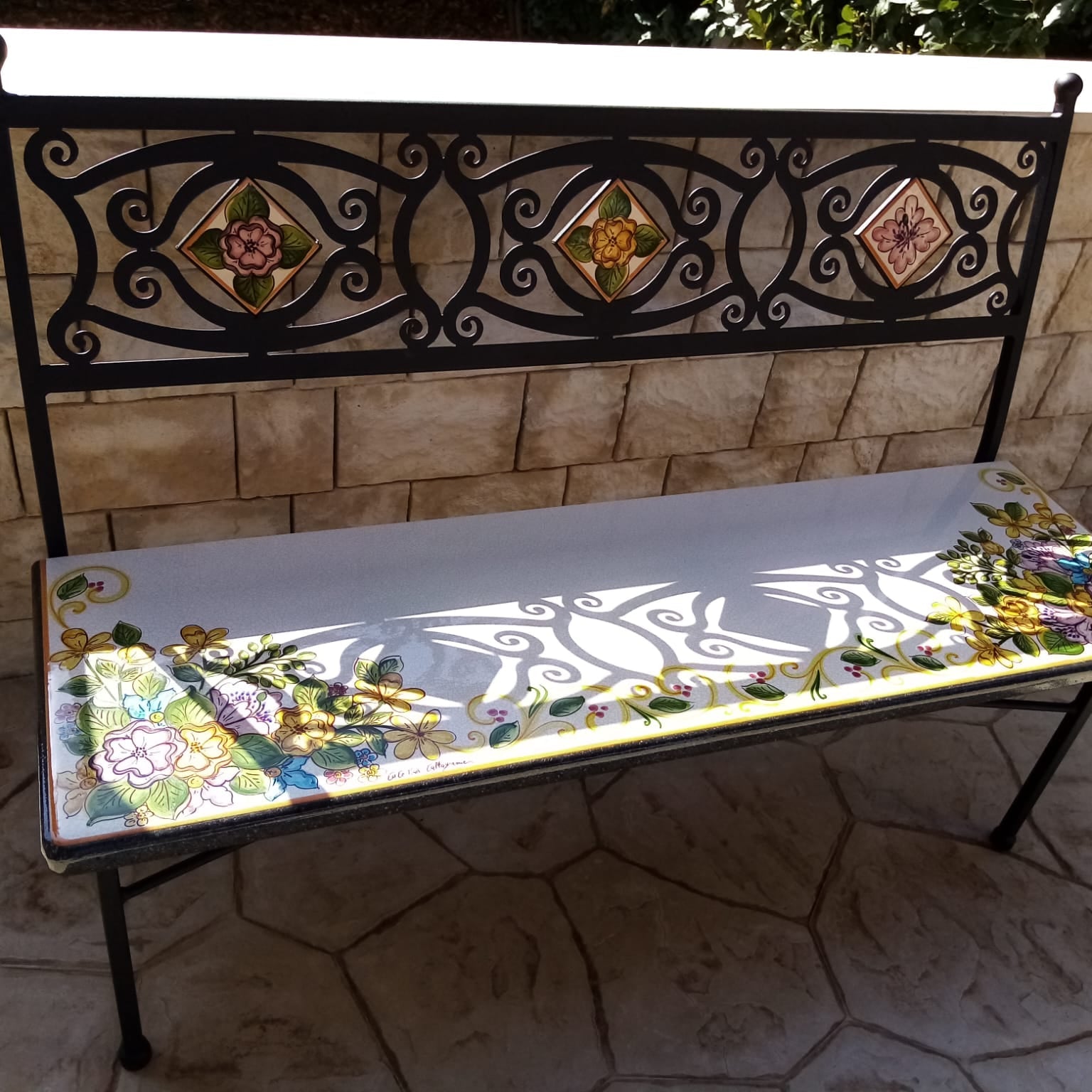 Panchina in Ferro Battuto con Pietra Lavica e Mattonelle cm 10x10 Decoro Floreale - PANCHINE