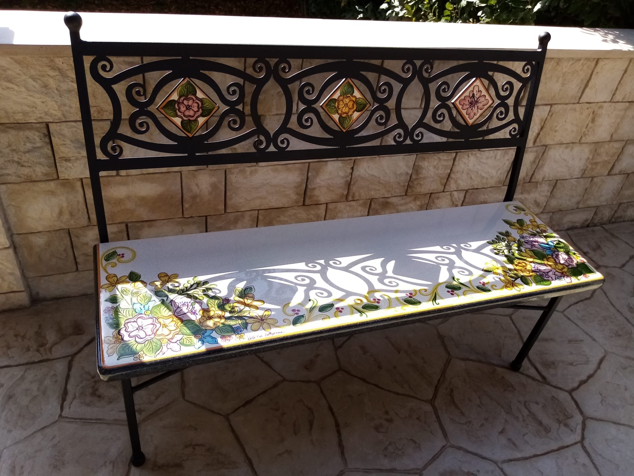 Panchina in Ferro Battuto con Pietra Lavica e Mattonelle cm 10x10 Decoro Floreale - PANCHINE