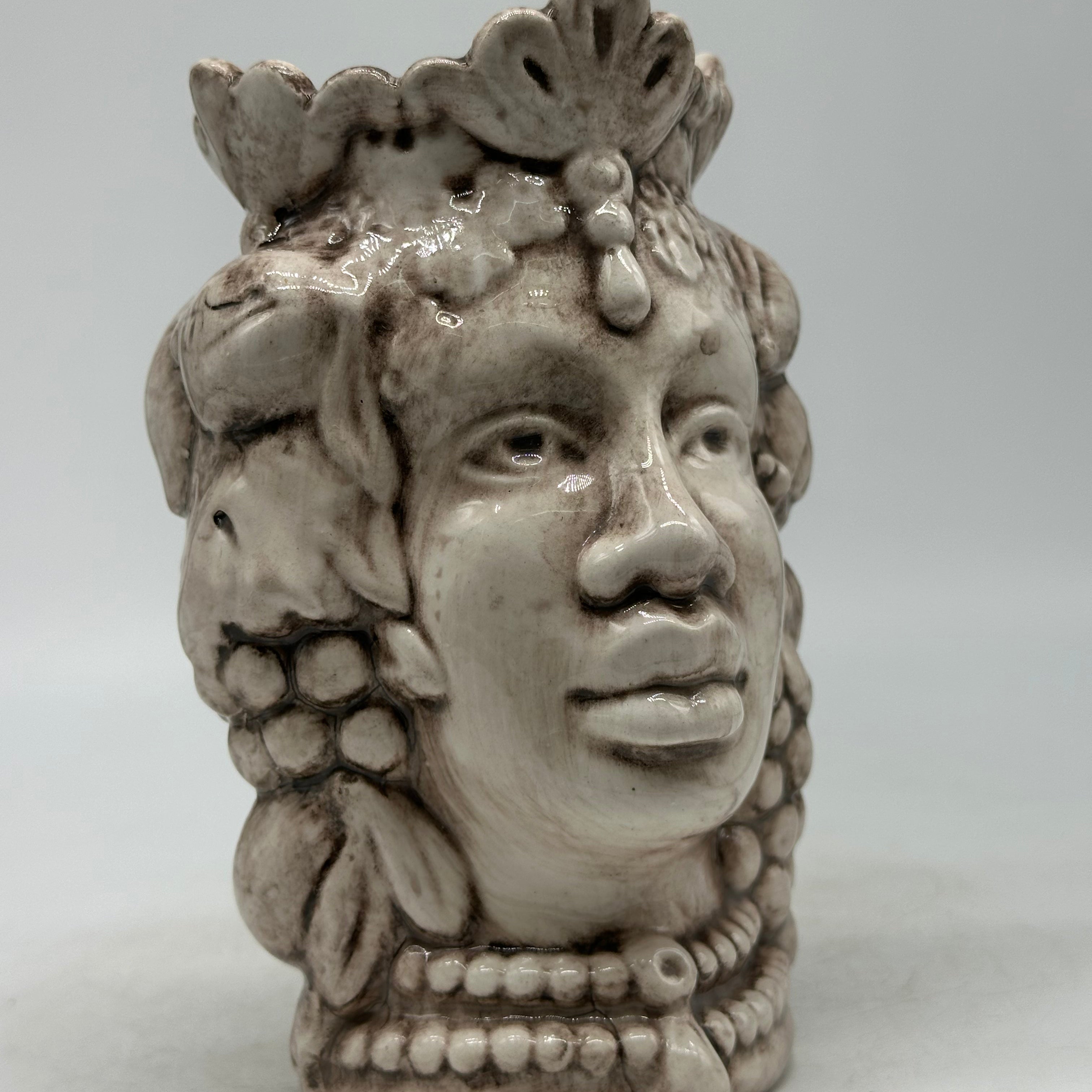 Pezzo con Difetto - Testa di Moro Afro Frutta Donna Ceramica Caltagirone cm H.18 L.12 Artigianale Ecru - TESTE DI MORO
