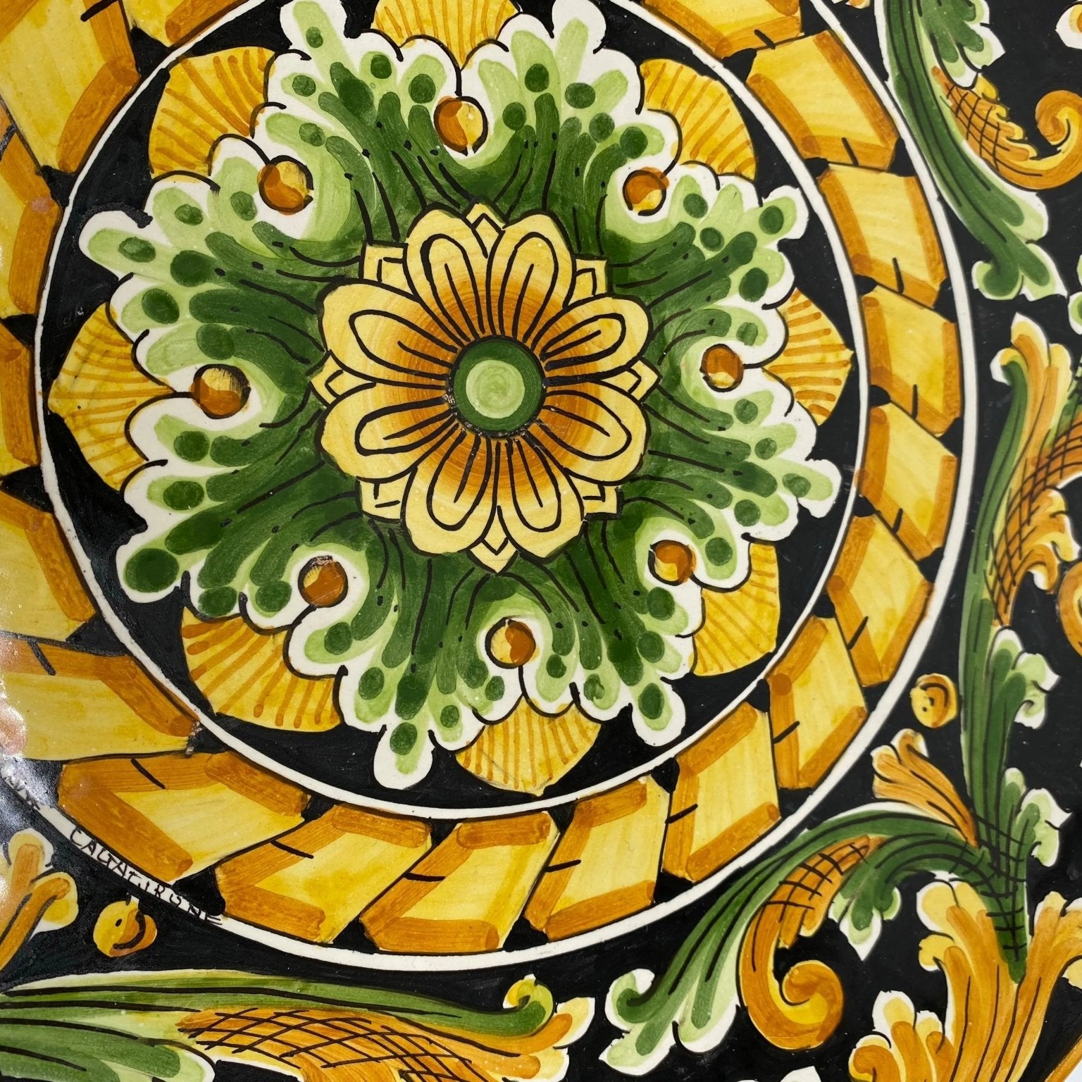 Piatto Decorativo dipinto a mano diametro cm 30 Decoro n.11 - DD CERAMICHE SICILIANE