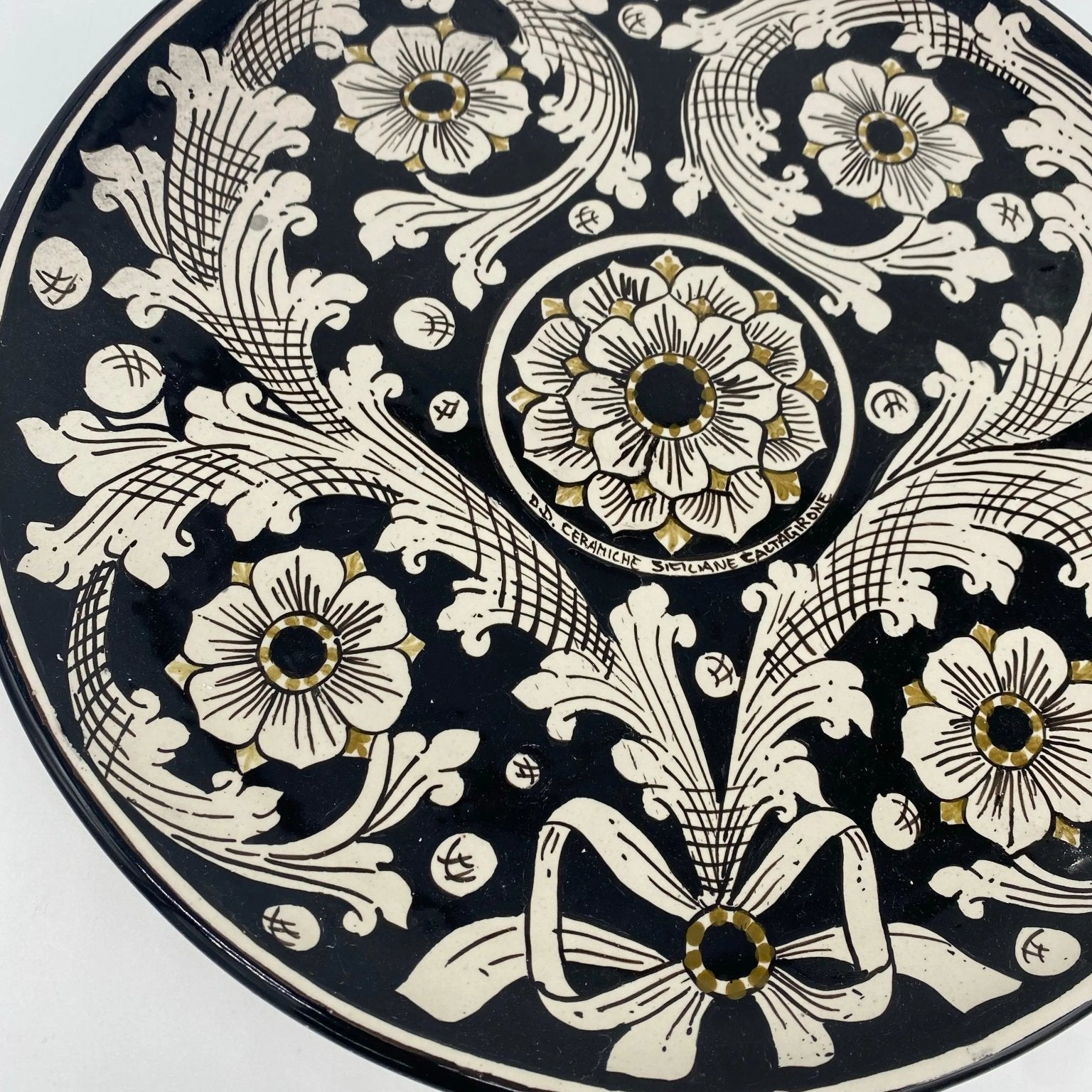 Piatto Decorativo dipinto a mano diametro cm 30 Decoro n.9 - DD CERAMICHE SICILIANE
