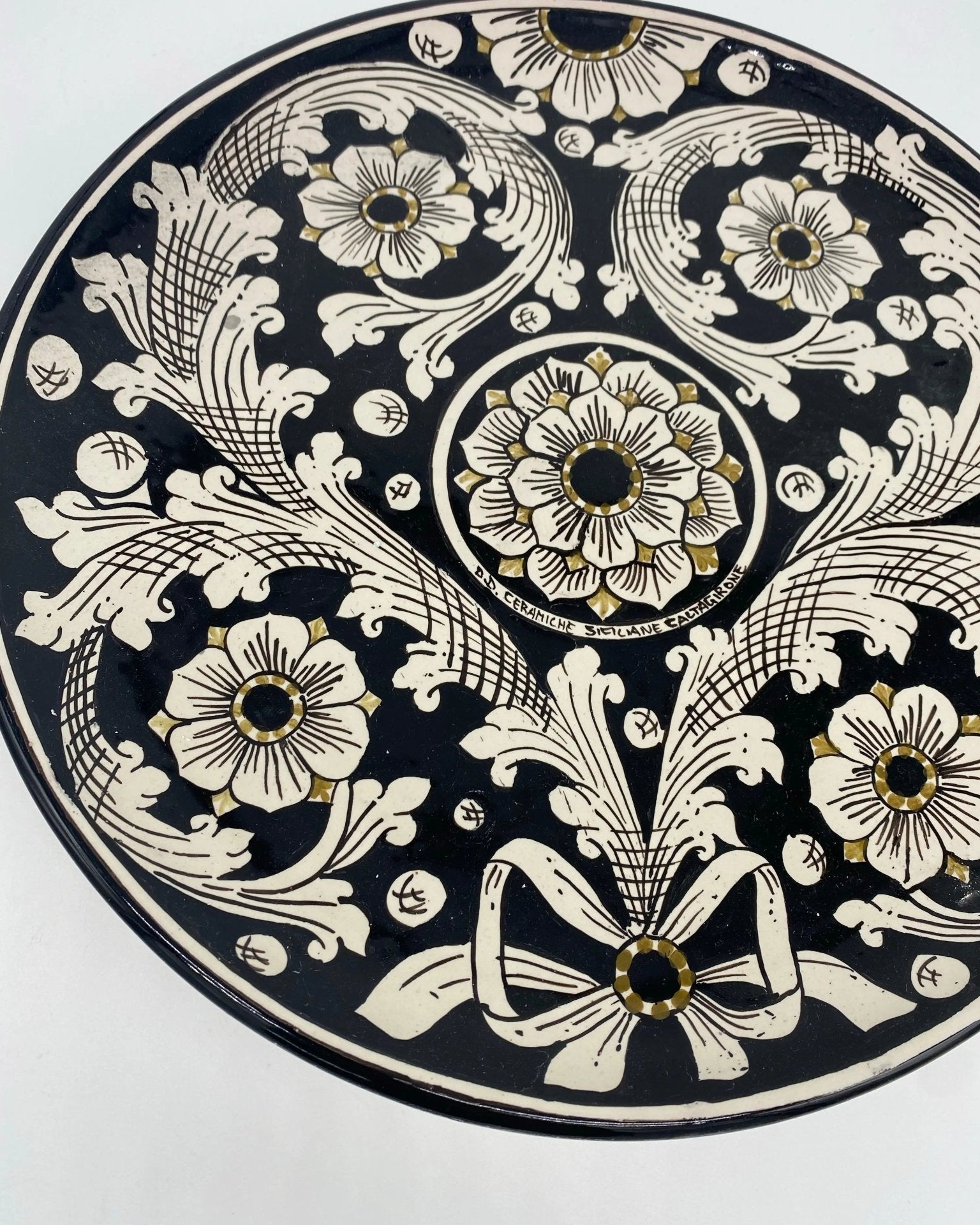 Piatto Decorativo dipinto a mano diametro cm 30 Decoro n.9 - DD CERAMICHE SICILIANE