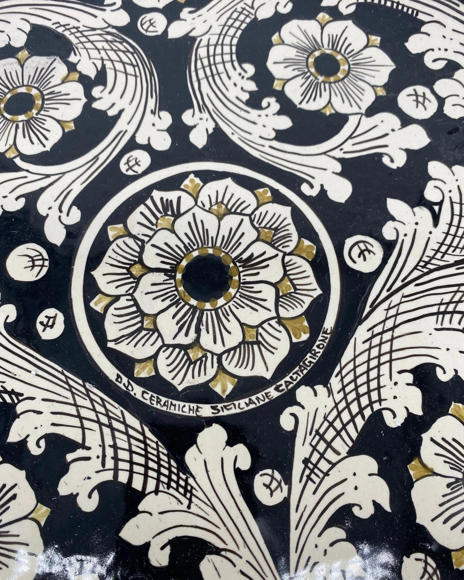 Piatto Decorativo dipinto a mano diametro cm 30 Decoro n.9 - DD CERAMICHE SICILIANE