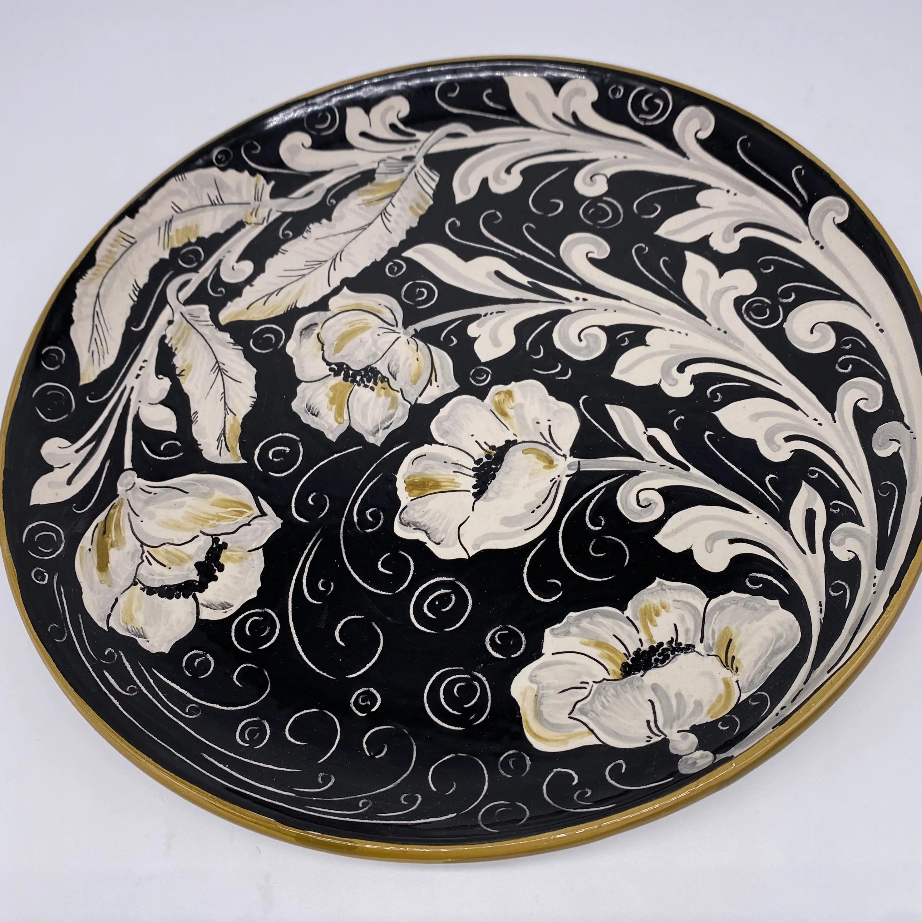 Piatto Decorativo dipinto a mano diametro cm 30 Decoro “Venus” Ocra DD CERAMICHE SICILIANE