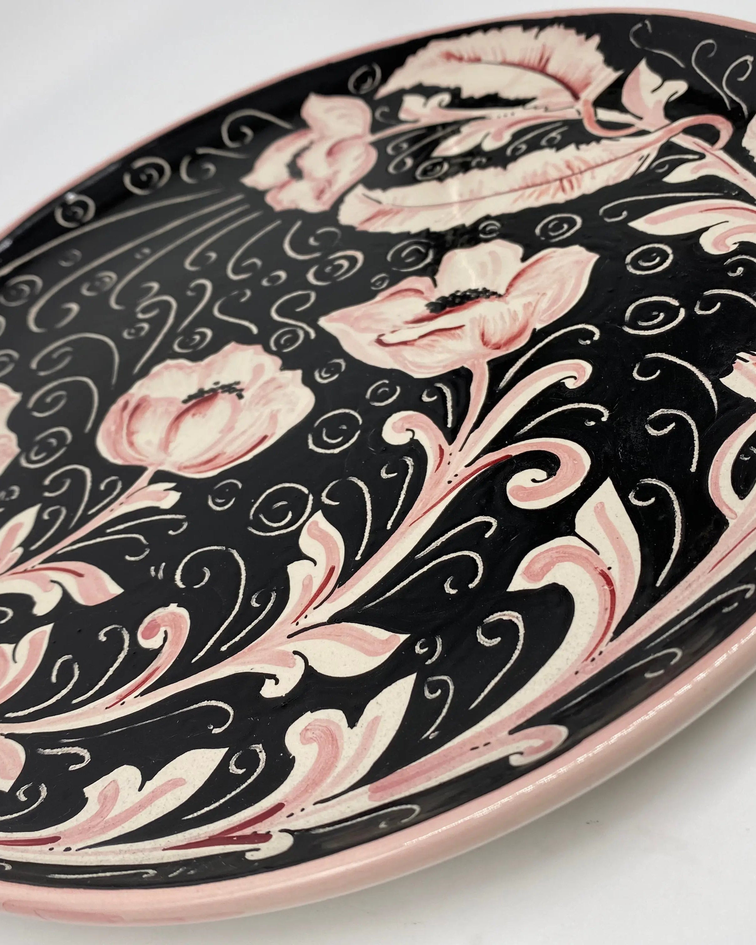 Piatto Decorativo dipinto a mano diametro cm 30 Decoro “Venus” Rosa DD CERAMICHE SICILIANE