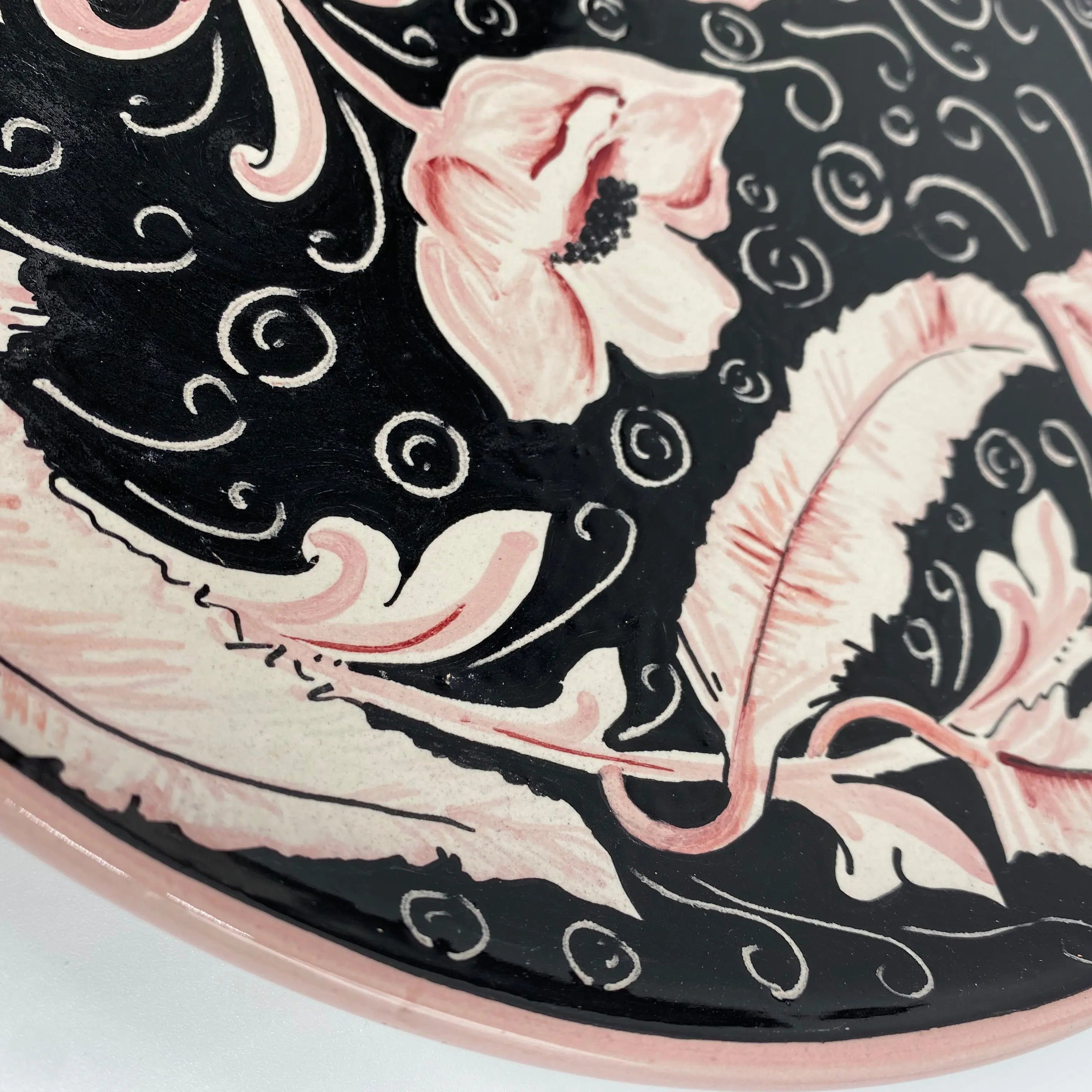 Piatto Decorativo dipinto a mano diametro cm 30 Decoro “Venus” Rosa DD CERAMICHE SICILIANE