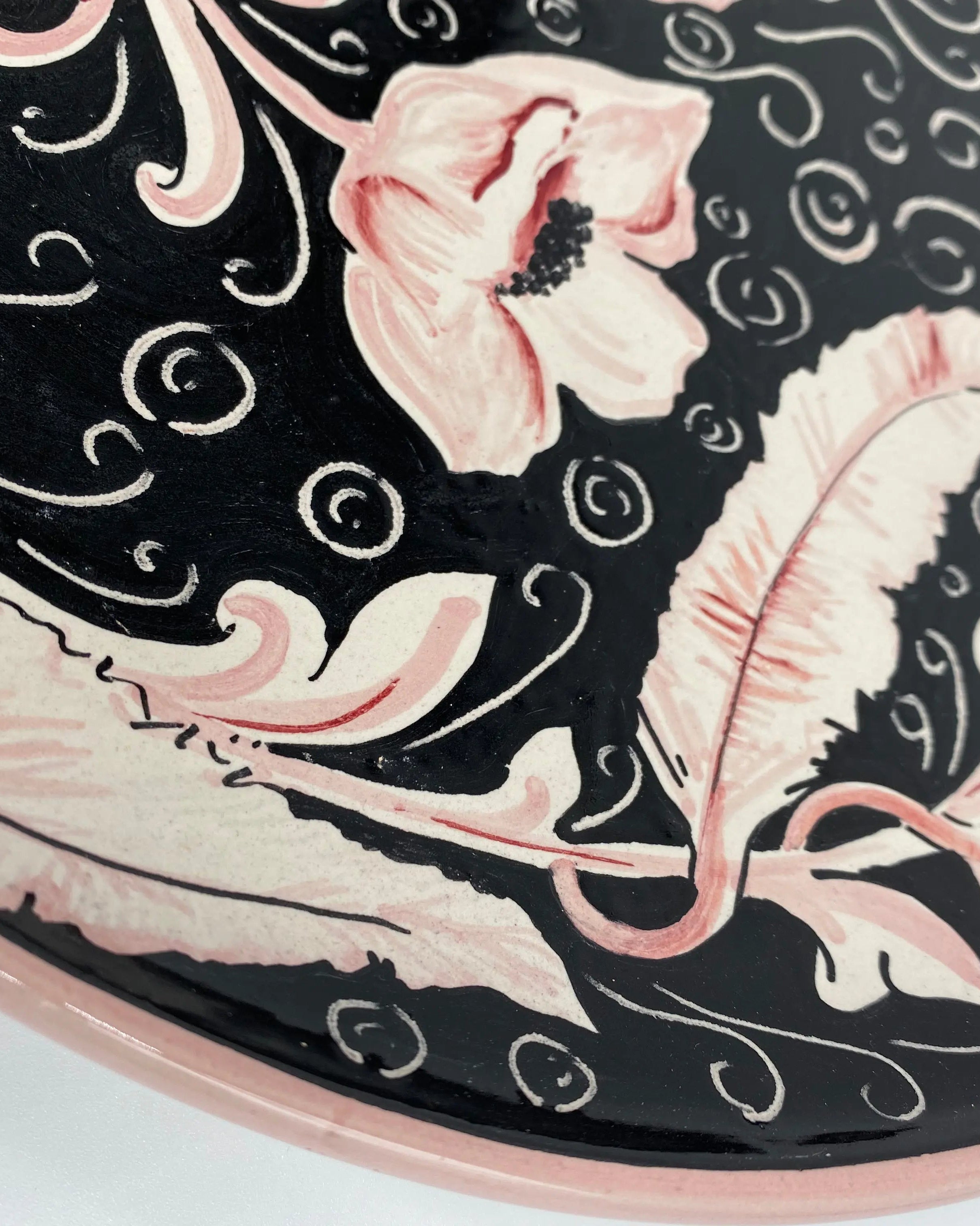 Piatto Decorativo dipinto a mano diametro cm 30 Decoro “Venus” Rosa DD CERAMICHE SICILIANE