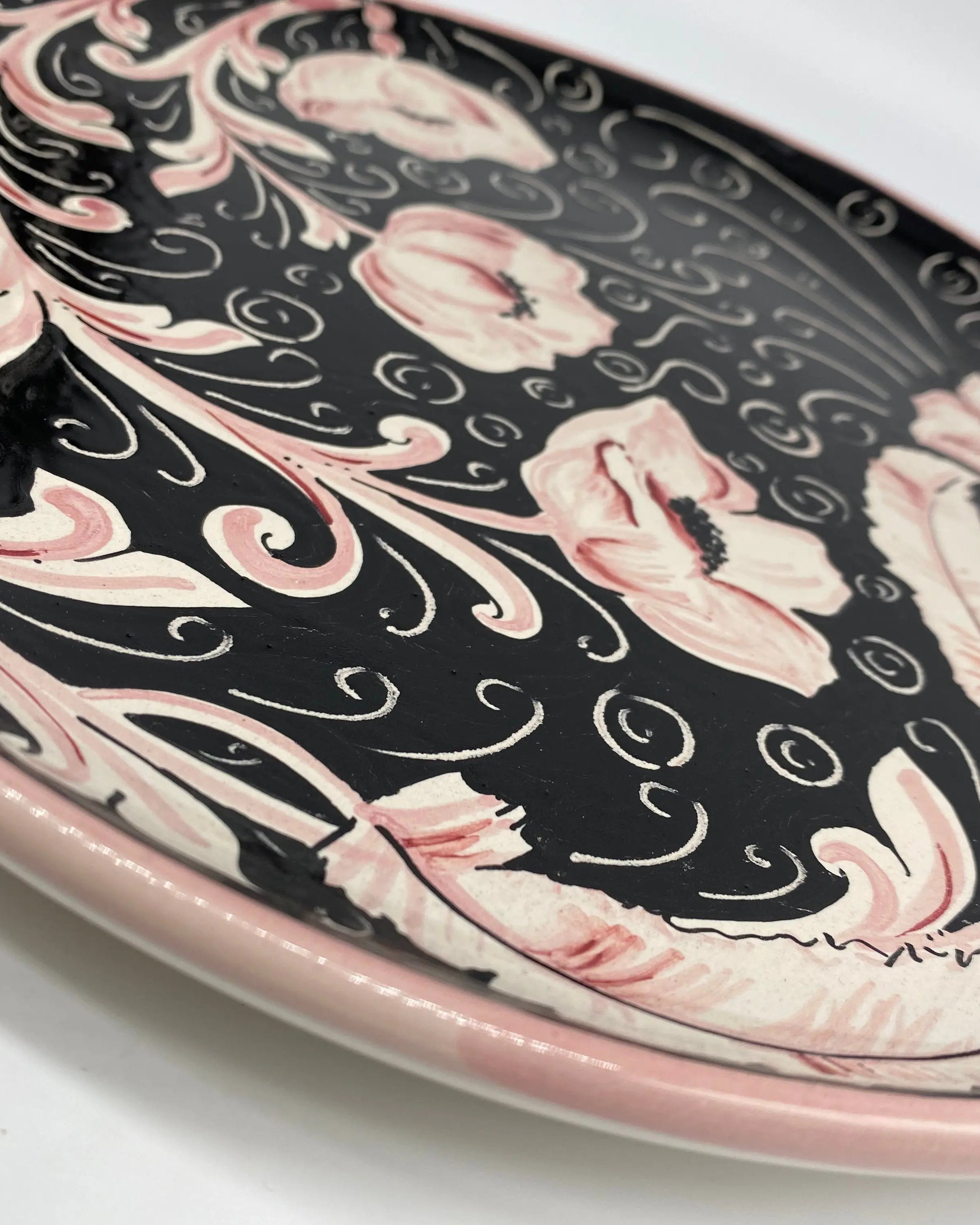 Piatto Decorativo dipinto a mano diametro cm 30 Decoro “Venus” Rosa DD CERAMICHE SICILIANE