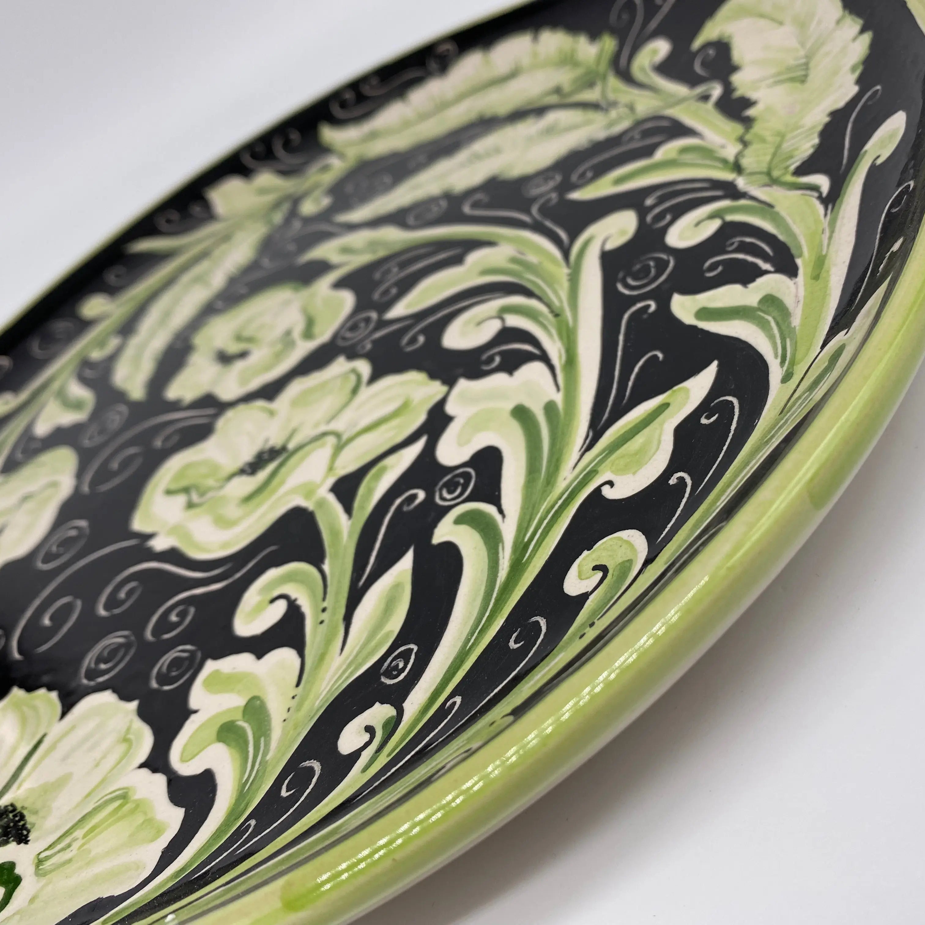 Piatto Decorativo dipinto a mano diametro cm 30 Decoro “Venus” Rosa DD CERAMICHE SICILIANE