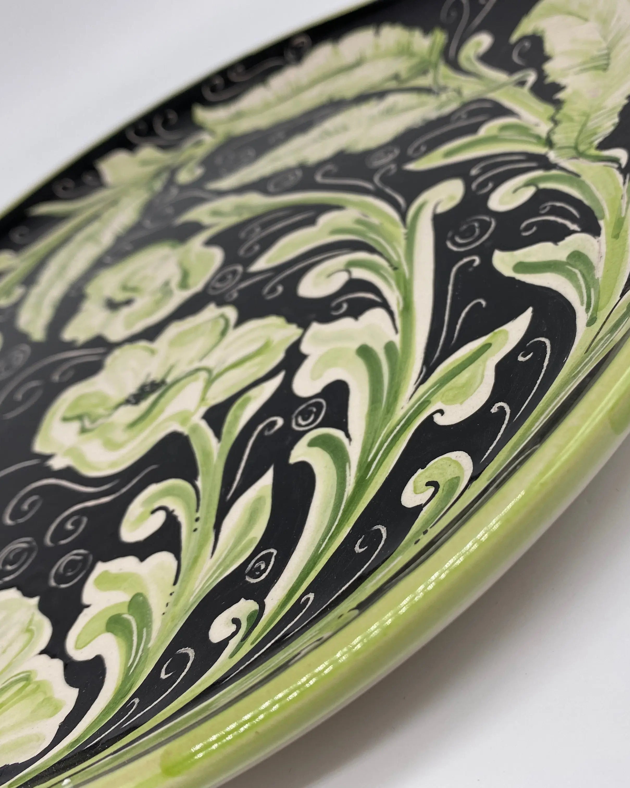 Piatto Decorativo dipinto a mano diametro cm 30 Decoro “Venus” Rosa DD CERAMICHE SICILIANE