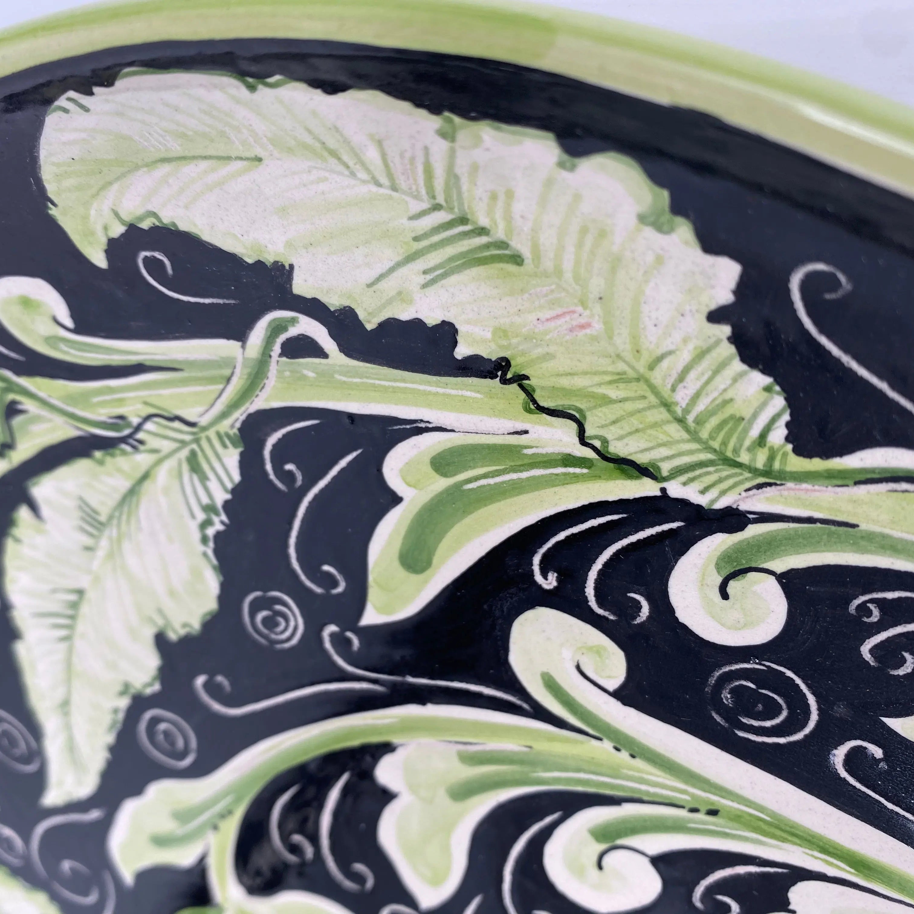 Piatto Decorativo dipinto a mano diametro cm 30 Decoro “Venus” Rosa DD CERAMICHE SICILIANE