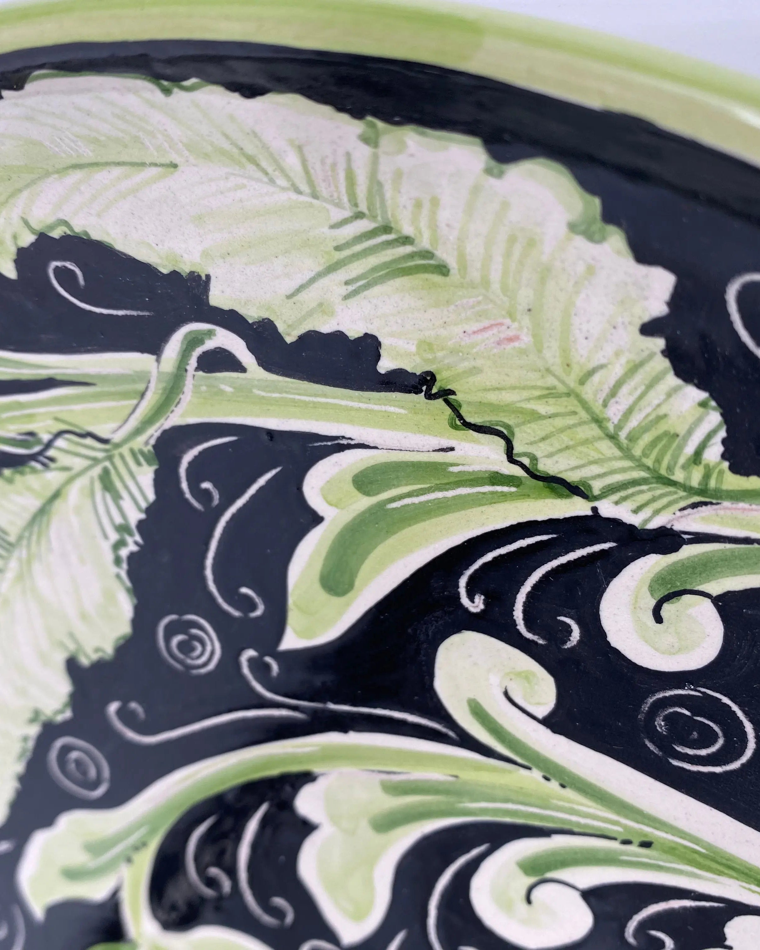 Piatto Decorativo dipinto a mano diametro cm 30 Decoro “Venus” Rosa DD CERAMICHE SICILIANE