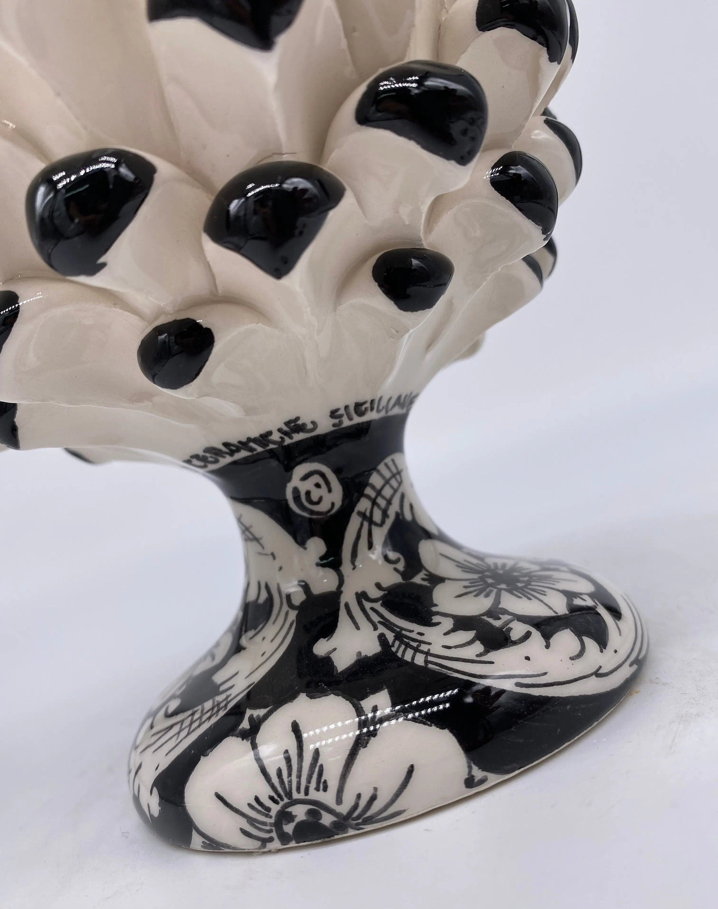 Pigna Ceramica Caltagirone cm H.20 Artigianale Base Decorata Punte Nero DD CERAMICHE SICILIANE
