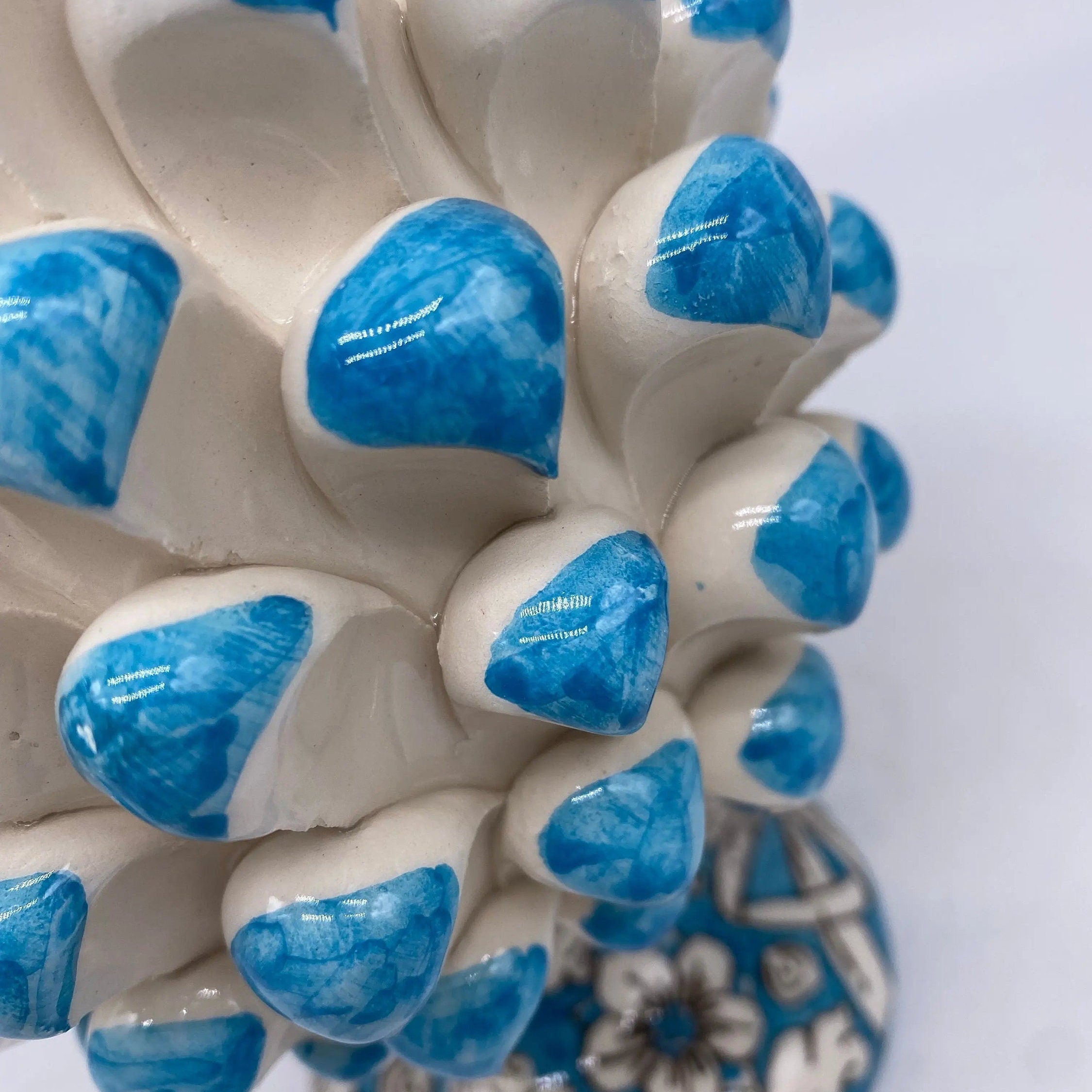 Pigna Ceramica Caltagirone cm H.20 Artigianale Base Decorata Punte Celeste DD CERAMICHE SICILIANE