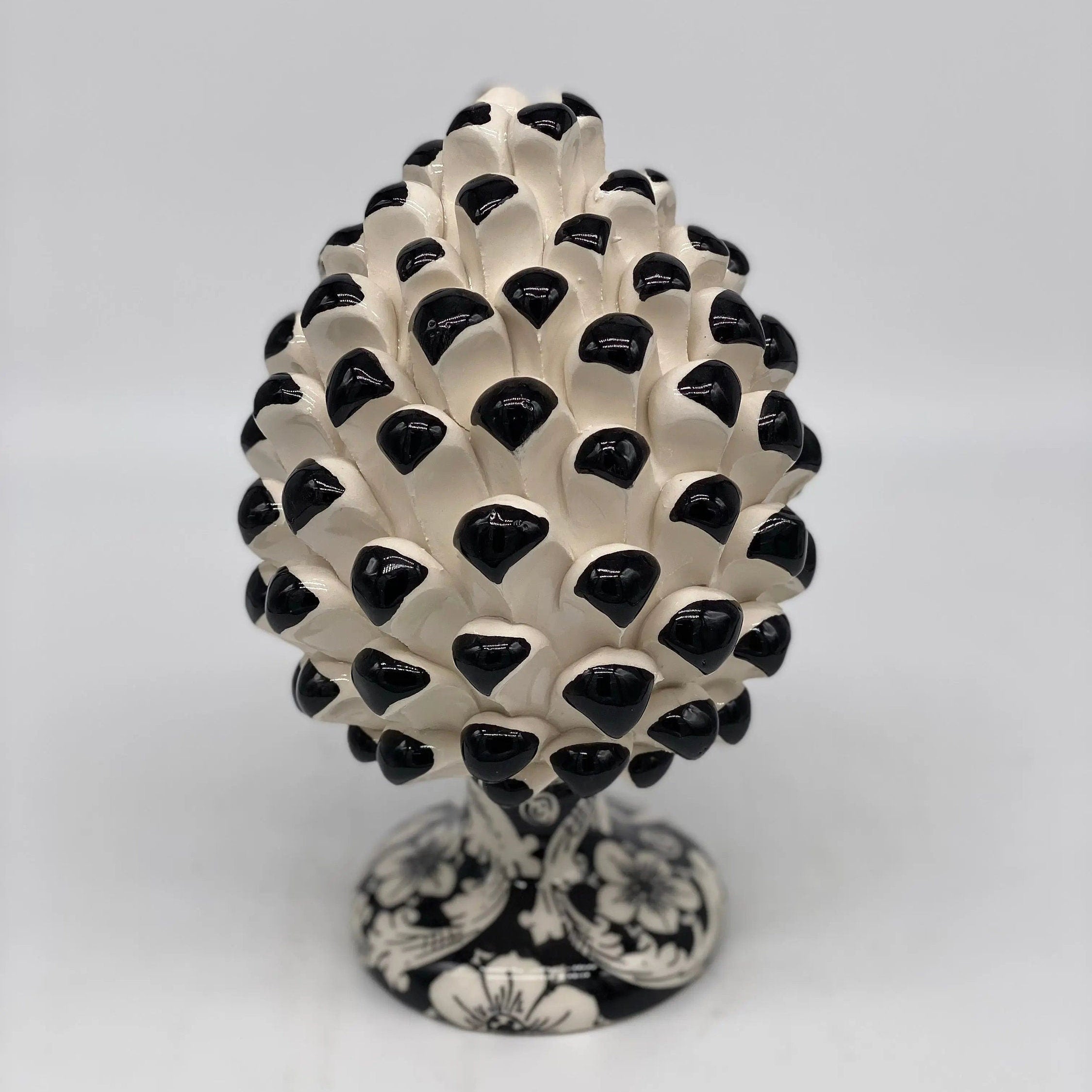 Pigna Ceramica Caltagirone cm H.20 Artigianale Base Decorata Punte Nero DD CERAMICHE SICILIANE