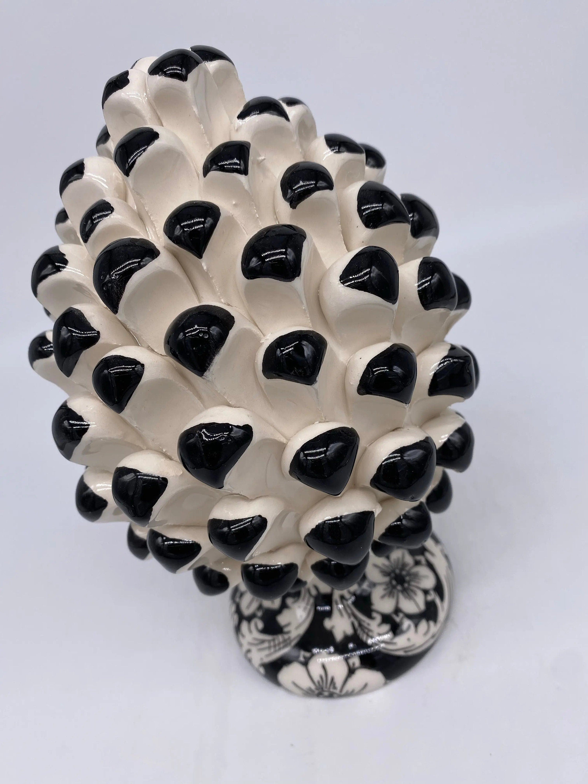 Pigna Ceramica Caltagirone cm H.20 Artigianale Base Decorata Punte Nero DD CERAMICHE SICILIANE