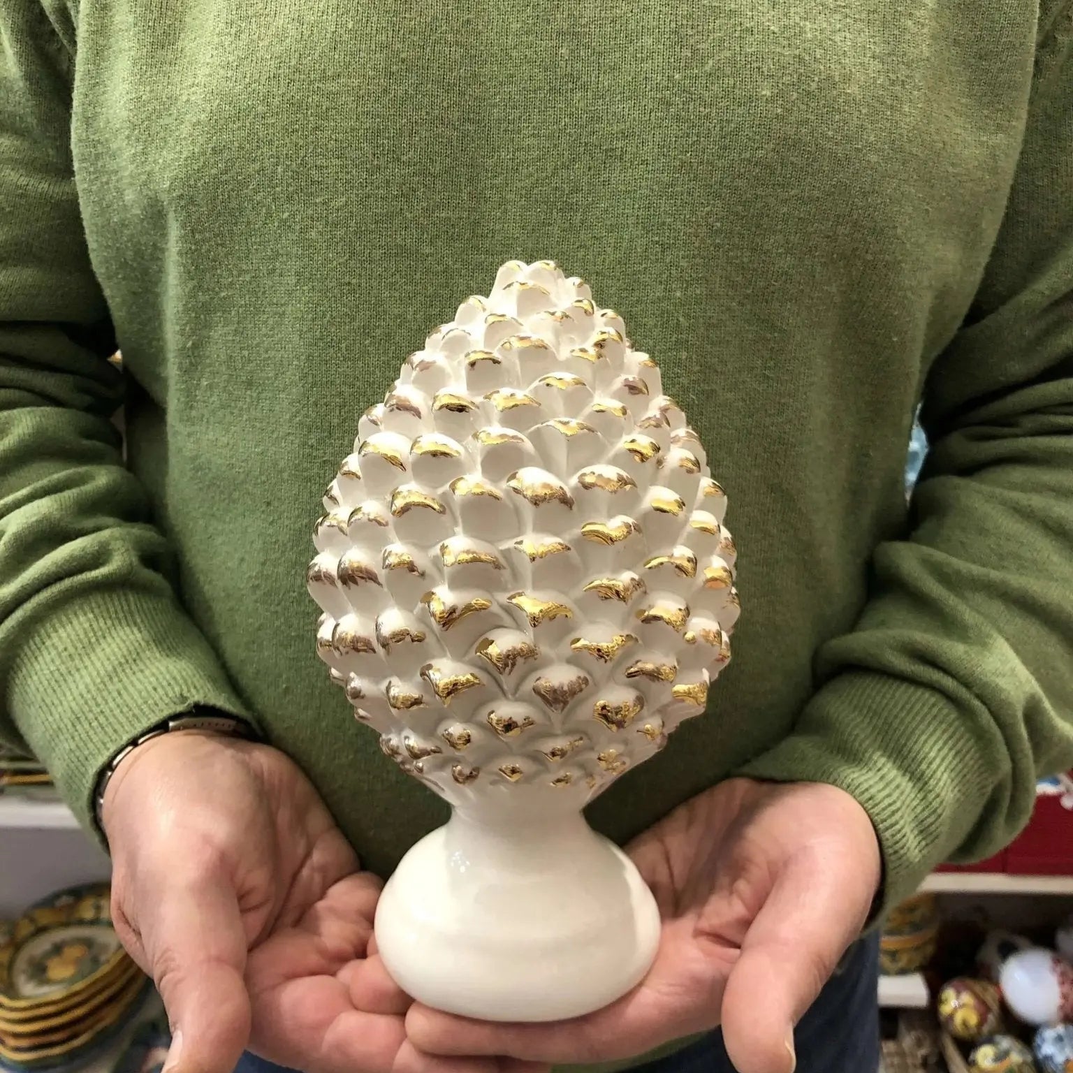 Pigna Ceramica Caltagirone cm H.20 Artigianale Bianco Oro Linea Luis - DD CERAMICHE SICILIANE